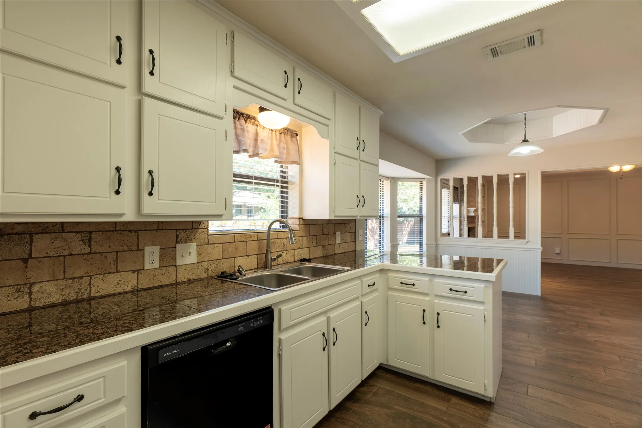 Single Family Residence For Rent in Tarrant County , 2617 Nantucket Court, Bedford, Texas 76022, 3 Bedroom, 2 Bathroom, 2 Garage spaces, 1,630 Sqft, built in 1984, mls#21409028, Real Estate Agent in Bedford, Homes For Rent in Tarrant county, Homes For Rent in Bedford, Realtor in Bedford Texas, Real Estate Brokerage Independent Realty Texas, Luminita Cordes Realtor