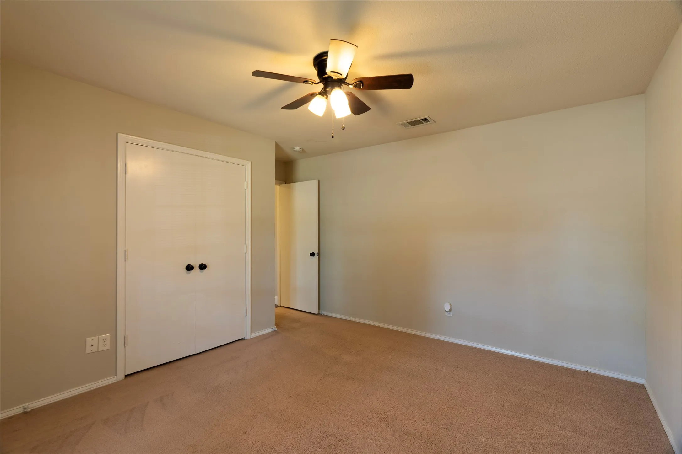 Large secondary bedroom