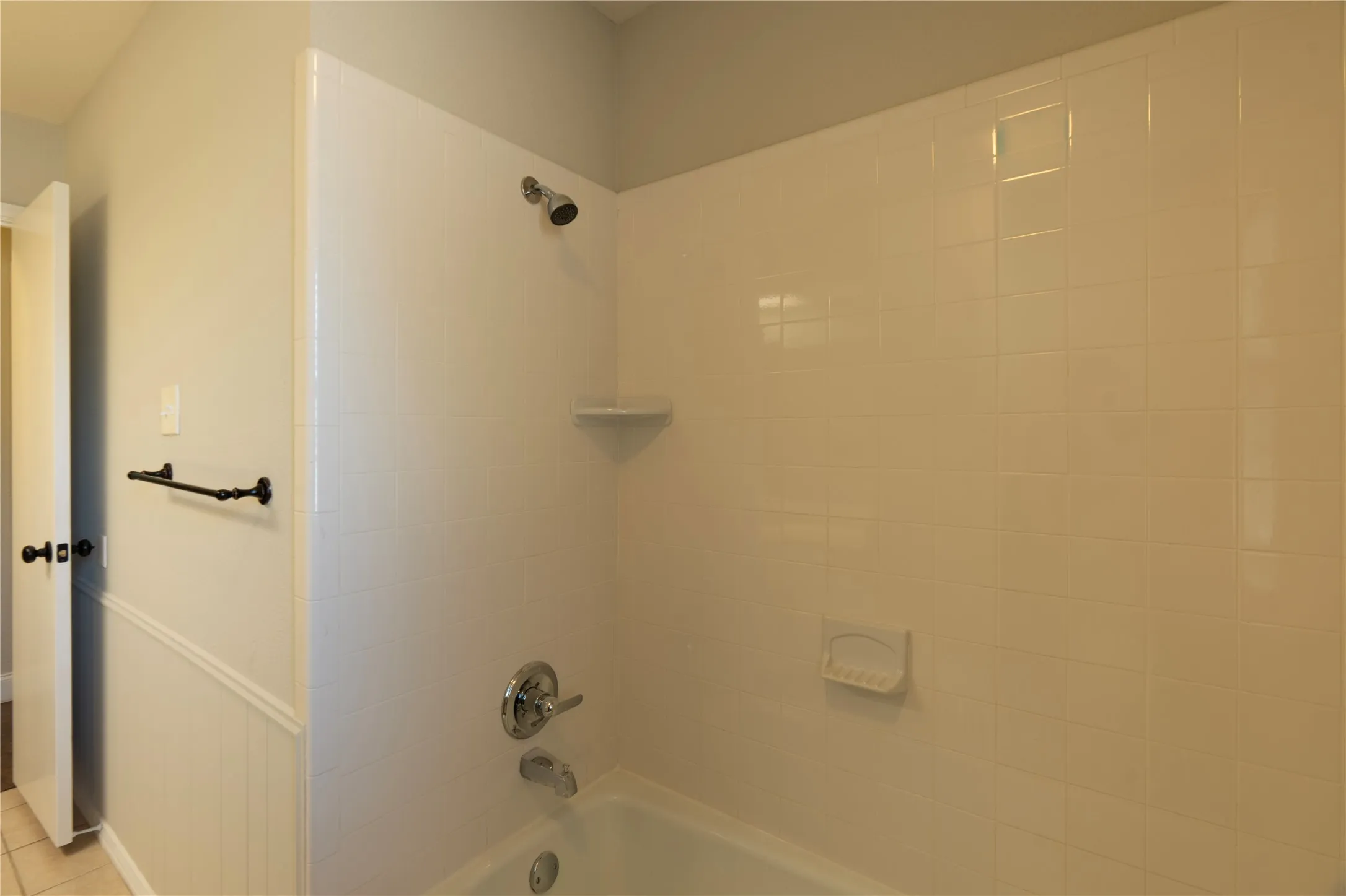 Single Family Residence For Rent in Tarrant County , 2617 Nantucket Court, Bedford, Texas 76022, 3 Bedroom, 2 Bathroom, 2 Garage spaces, 1,630 Sqft, built in 1984, mls#21409028, Real Estate Agent in Bedford, Homes For Rent in Tarrant county, Homes For Rent in Bedford, Realtor in Bedford Texas, Real Estate Brokerage Independent Realty Texas, Luminita Cordes Realtor