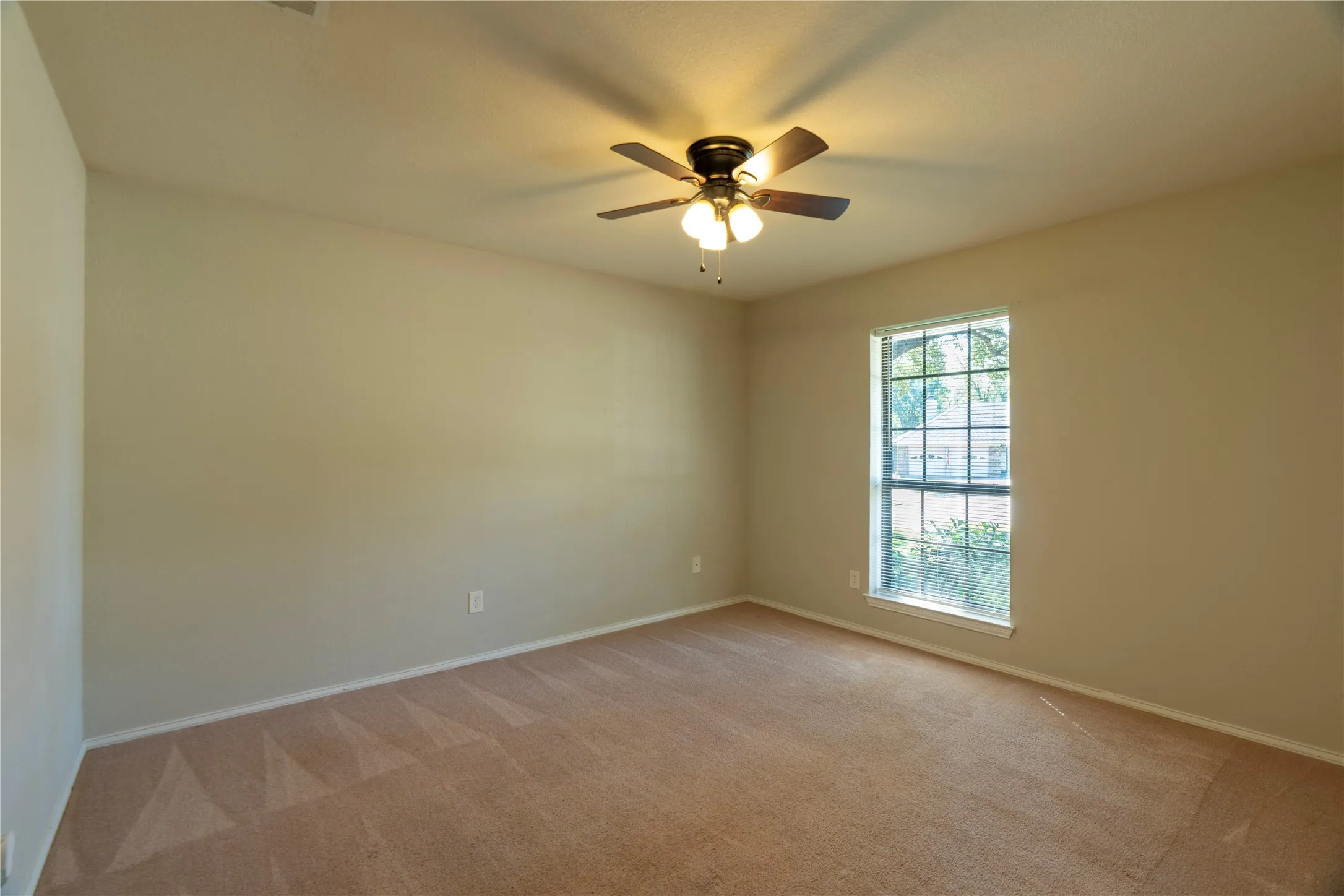 Single Family Residence For Rent in Tarrant County , 2617 Nantucket Court, Bedford, Texas 76022, 3 Bedroom, 2 Bathroom, 2 Garage spaces, 1,630 Sqft, built in 1984, mls#21409028, Real Estate Agent in Bedford, Homes For Rent in Tarrant county, Homes For Rent in Bedford, Realtor in Bedford Texas, Real Estate Brokerage Independent Realty Texas, Luminita Cordes Realtor