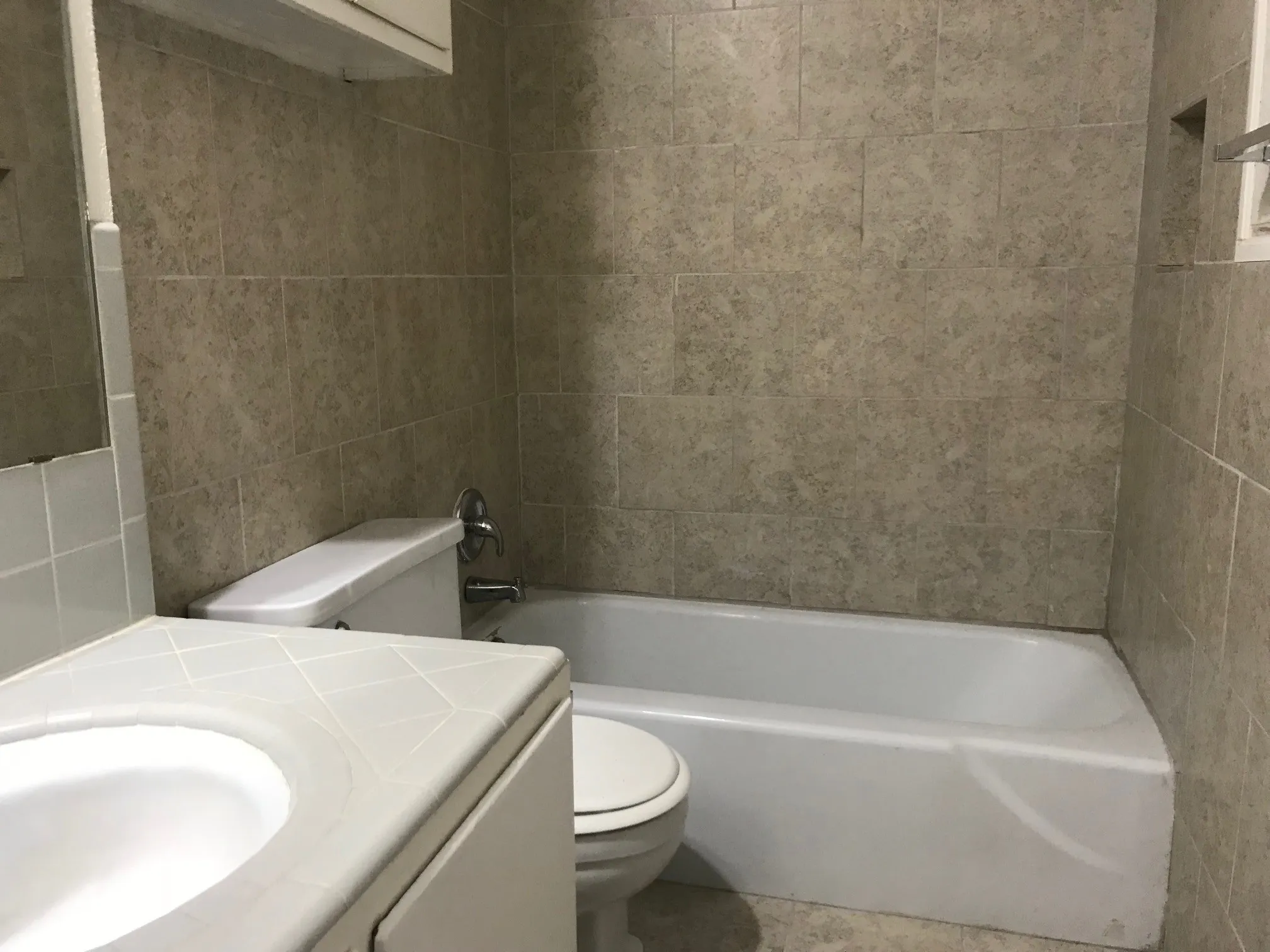 Apartment For Rent in Taylor County , 2600 Ivanhoe Lane 201, Abilene, Texas 79605, 2 Bedroom, 2 Bathroom, Garage spaces, 1,012 Sqft, built in 1964, mls#21409056, Real Estate Agent in Abilene, Homes For Rent in Taylor county, Homes For Rent in Abilene, Realtor in Abilene Texas, Real Estate Brokerage Independent Realty Texas, Luminita Cordes Realtor