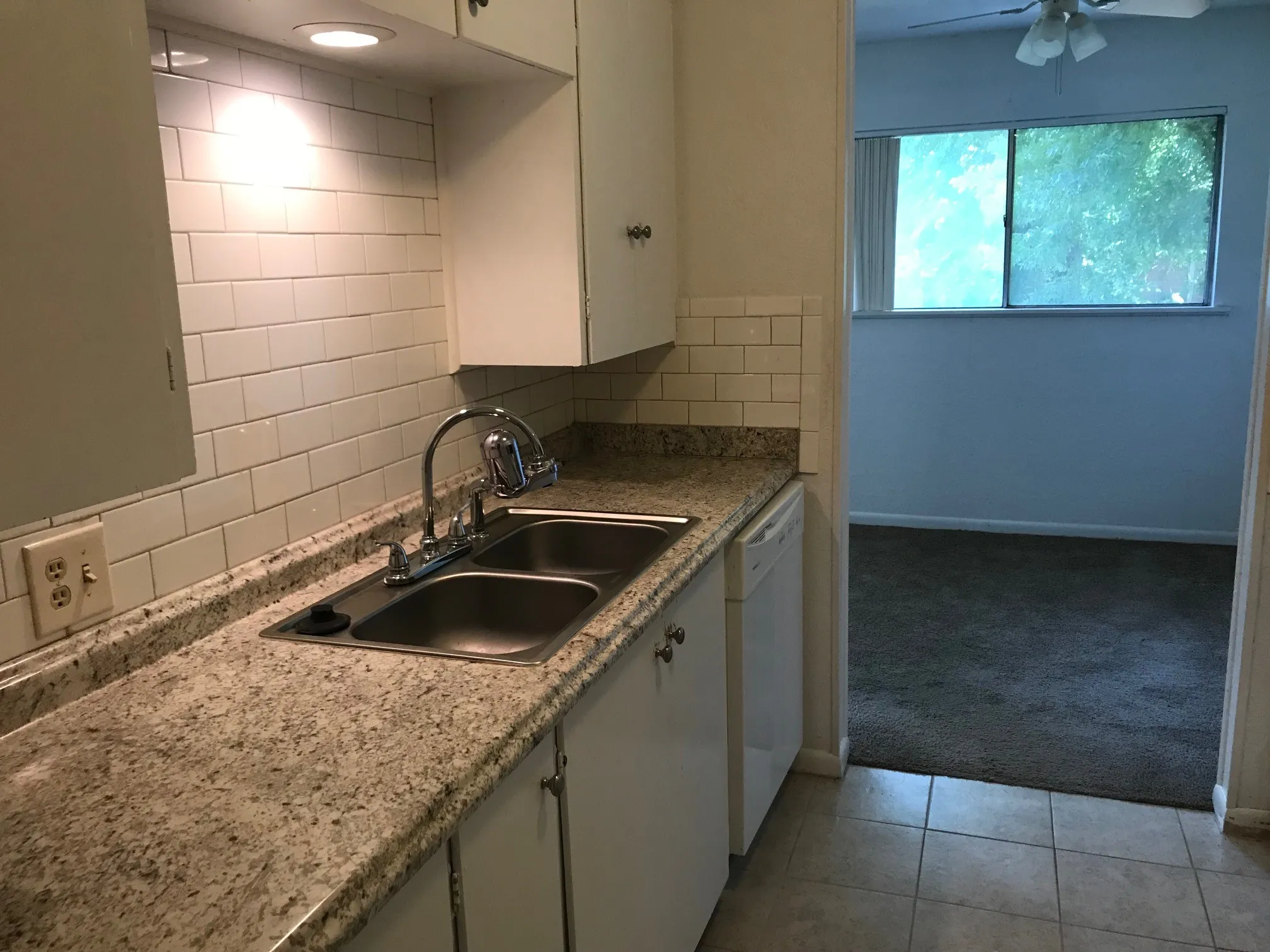 Apartment For Rent in Taylor County , 2600 Ivanhoe Lane 201, Abilene, Texas 79605, 2 Bedroom, 2 Bathroom, Garage spaces, 1,012 Sqft, built in 1964, mls#21409056, Real Estate Agent in Abilene, Homes For Rent in Taylor county, Homes For Rent in Abilene, Realtor in Abilene Texas, Real Estate Brokerage Independent Realty Texas, Luminita Cordes Realtor