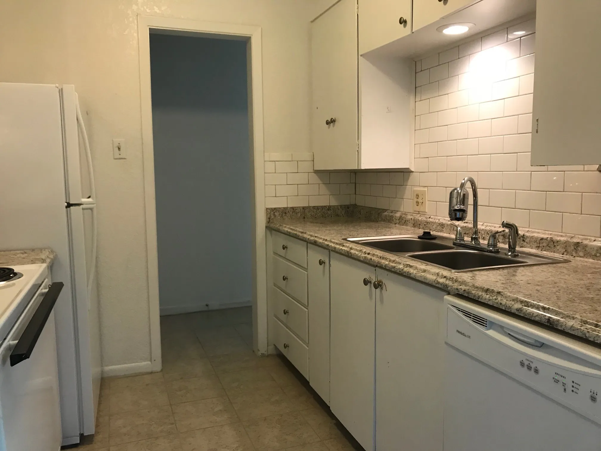 Apartment For Rent in Taylor County , 2600 Ivanhoe Lane 201, Abilene, Texas 79605, 2 Bedroom, 2 Bathroom, Garage spaces, 1,012 Sqft, built in 1964, mls#21409056, Real Estate Agent in Abilene, Homes For Rent in Taylor county, Homes For Rent in Abilene, Realtor in Abilene Texas, Real Estate Brokerage Independent Realty Texas, Luminita Cordes Realtor