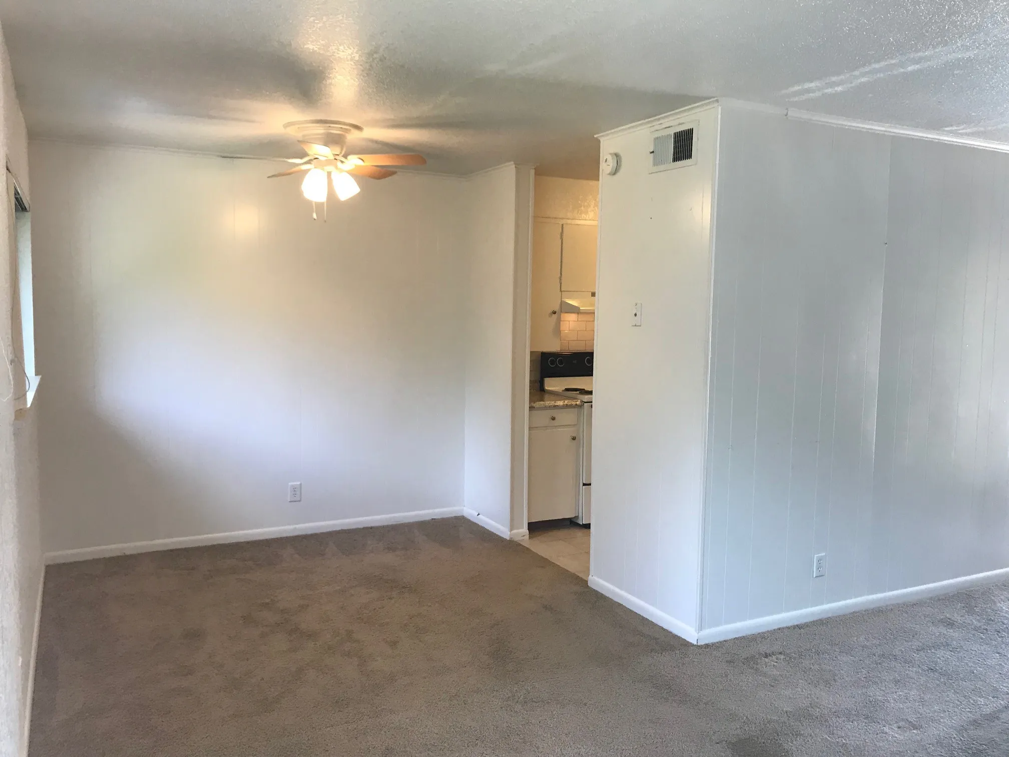 Apartment For Rent in Taylor County , 2600 Ivanhoe Lane 201, Abilene, Texas 79605, 2 Bedroom, 2 Bathroom, Garage spaces, 1,012 Sqft, built in 1964, mls#21409056, Real Estate Agent in Abilene, Homes For Rent in Taylor county, Homes For Rent in Abilene, Realtor in Abilene Texas, Real Estate Brokerage Independent Realty Texas, Luminita Cordes Realtor