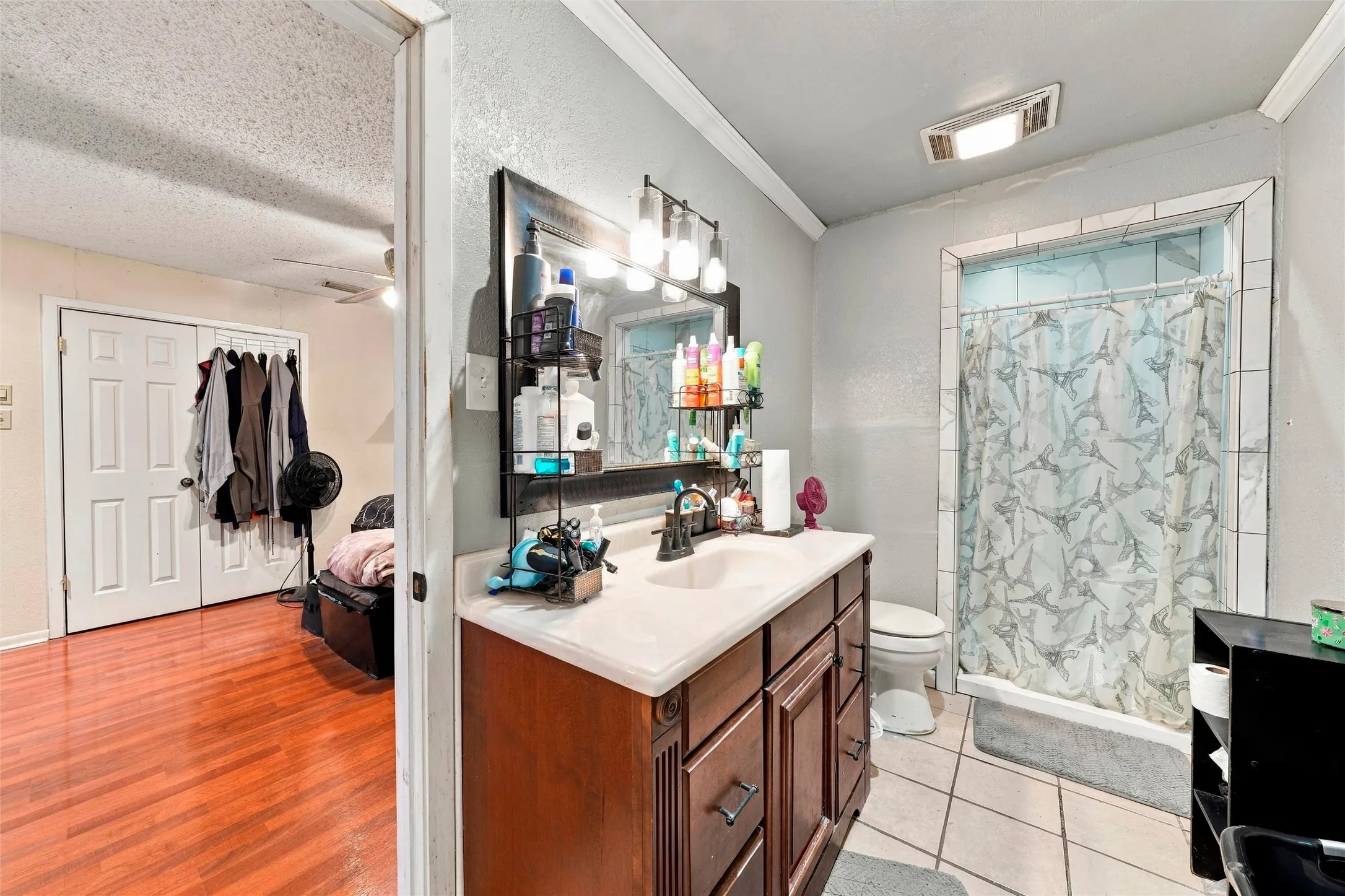 Single Family Residence For Sale in Mc Lennan County , 301 Brenda Drive, Hewitt, Texas 76643, 3 Bedroom, 2 Bathroom, 2 Garage spaces, 1,801 Sqft, built in 1977, mls#21403841, Real Estate Agent in Hewitt, Homes For Sale in Mc Lennan county, Homes For Sale in Hewitt, Realtor in Hewitt Texas, Real Estate Brokerage Independent Realty Texas, Luminita Cordes Realtor