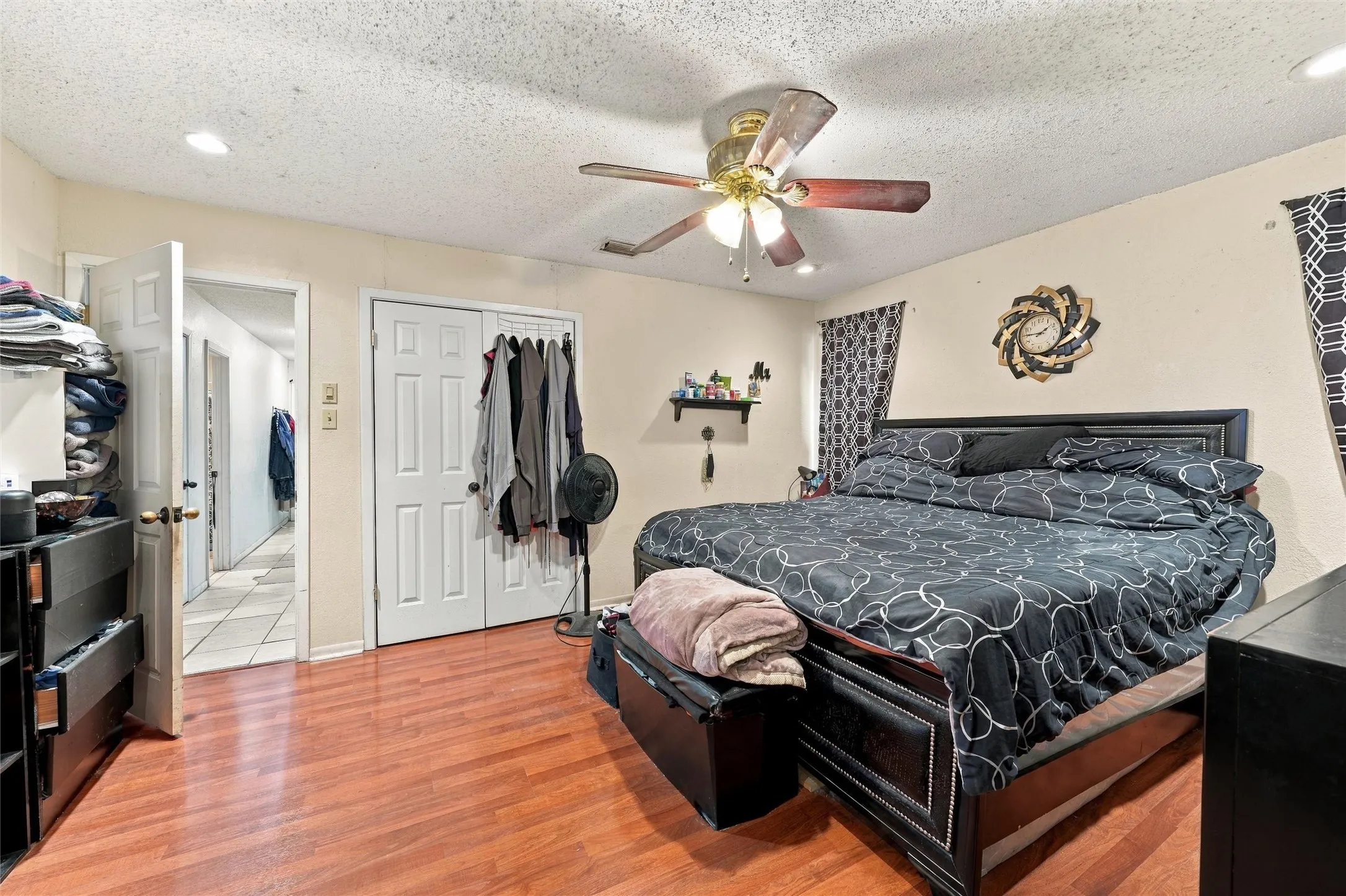 Single Family Residence For Sale in Mc Lennan County , 301 Brenda Drive, Hewitt, Texas 76643, 3 Bedroom, 2 Bathroom, 2 Garage spaces, 1,801 Sqft, built in 1977, mls#21403841, Real Estate Agent in Hewitt, Homes For Sale in Mc Lennan county, Homes For Sale in Hewitt, Realtor in Hewitt Texas, Real Estate Brokerage Independent Realty Texas, Luminita Cordes Realtor