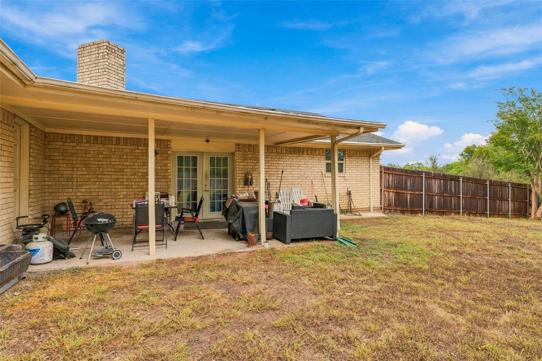 Single Family Residence For Sale in Mc Lennan County , 301 Brenda Drive, Hewitt, Texas 76643, 3 Bedroom, 2 Bathroom, 2 Garage spaces, 1,801 Sqft, built in 1977, mls#21403841, Real Estate Agent in Hewitt, Homes For Sale in Mc Lennan county, Homes For Sale in Hewitt, Realtor in Hewitt Texas, Real Estate Brokerage Independent Realty Texas, Luminita Cordes Realtor
