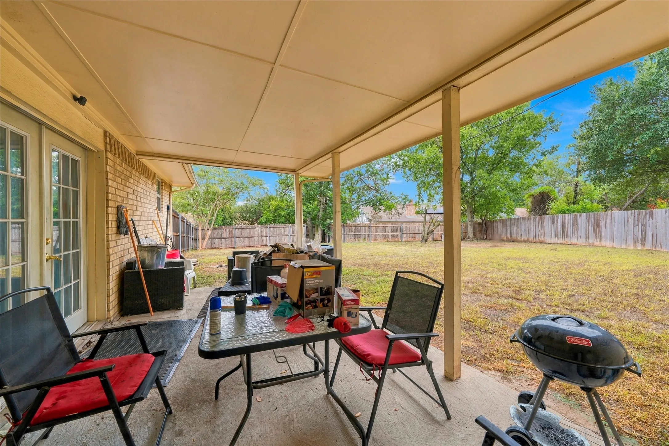 Single Family Residence For Sale in Mc Lennan County , 301 Brenda Drive, Hewitt, Texas 76643, 3 Bedroom, 2 Bathroom, 2 Garage spaces, 1,801 Sqft, built in 1977, mls#21403841, Real Estate Agent in Hewitt, Homes For Sale in Mc Lennan county, Homes For Sale in Hewitt, Realtor in Hewitt Texas, Real Estate Brokerage Independent Realty Texas, Luminita Cordes Realtor