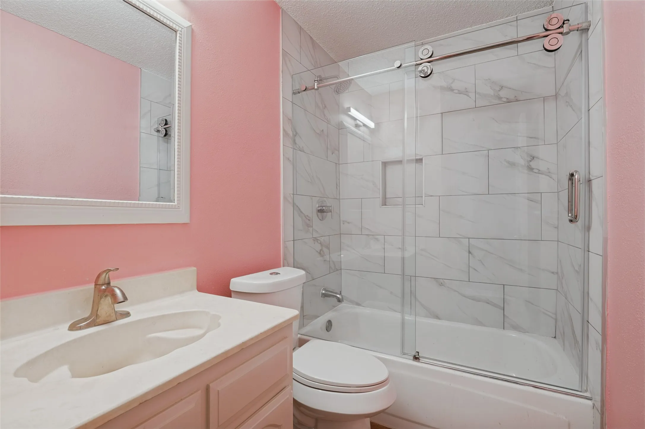 Single Family Residence For Sale in Tarrant County , 605 Reeves Lane, Kennedale, Texas 76060, 3 Bedroom, 2 Bathroom, 2 Garage spaces, 1,349 Sqft, built in 1986, mls#21409059, Real Estate Agent in Kennedale, Homes For Sale in Tarrant county, Homes For Sale in Kennedale, Realtor in Kennedale Texas, Real Estate Brokerage Independent Realty Texas, Luminita Cordes Realtor