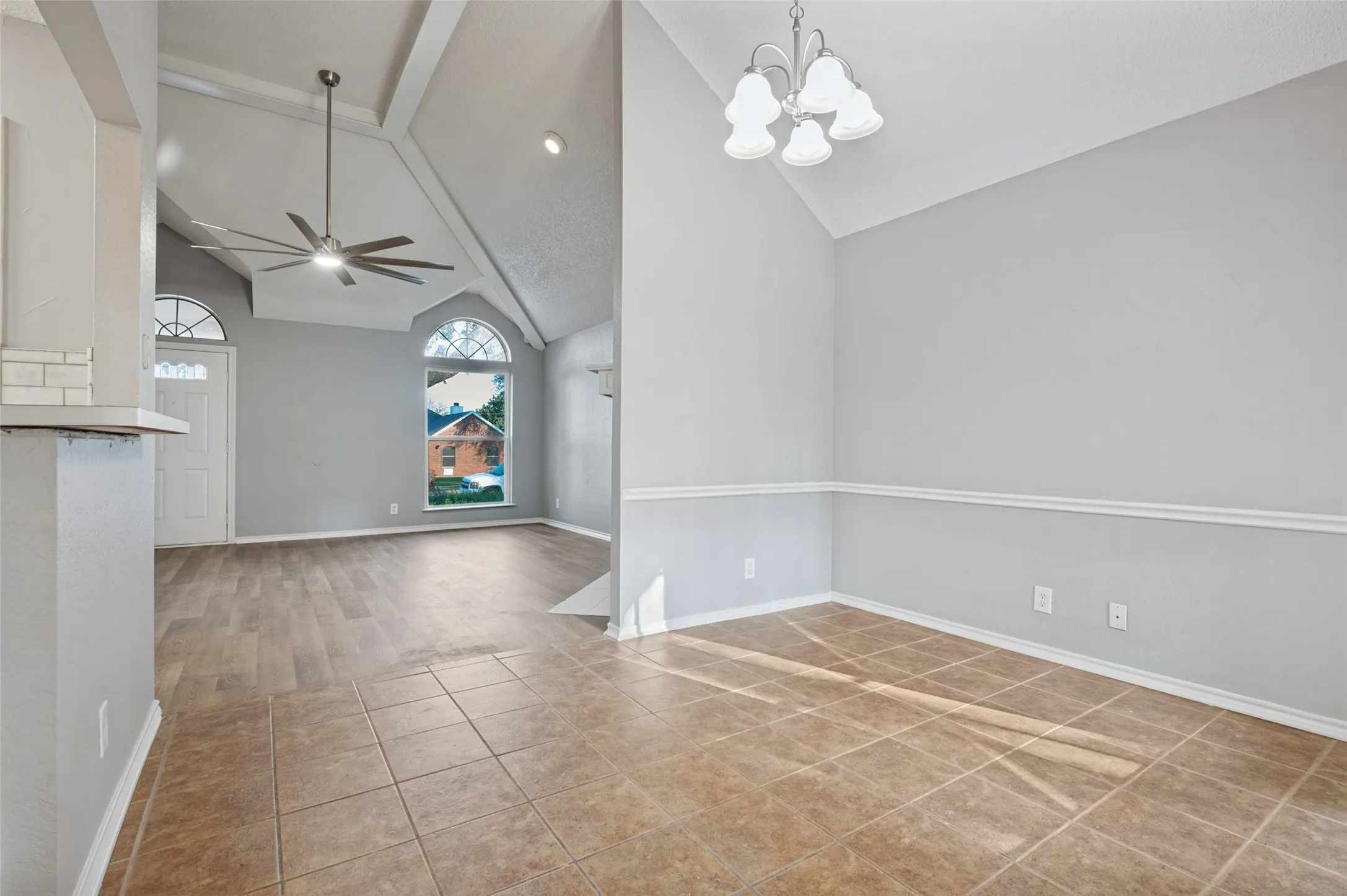 Single Family Residence For Sale in Tarrant County , 605 Reeves Lane, Kennedale, Texas 76060, 3 Bedroom, 2 Bathroom, 2 Garage spaces, 1,349 Sqft, built in 1986, mls#21409059, Real Estate Agent in Kennedale, Homes For Sale in Tarrant county, Homes For Sale in Kennedale, Realtor in Kennedale Texas, Real Estate Brokerage Independent Realty Texas, Luminita Cordes Realtor