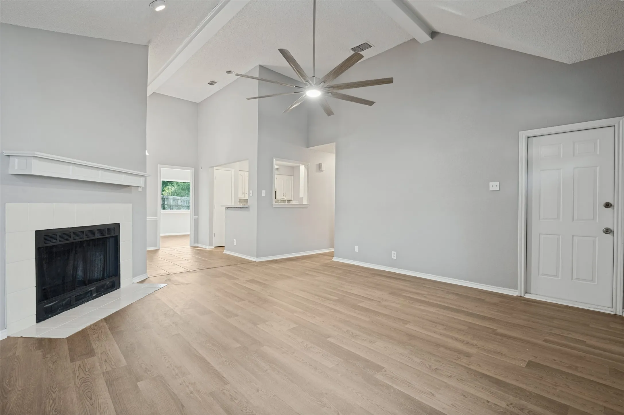 Single Family Residence For Sale in Tarrant County , 605 Reeves Lane, Kennedale, Texas 76060, 3 Bedroom, 2 Bathroom, 2 Garage spaces, 1,349 Sqft, built in 1986, mls#21409059, Real Estate Agent in Kennedale, Homes For Sale in Tarrant county, Homes For Sale in Kennedale, Realtor in Kennedale Texas, Real Estate Brokerage Independent Realty Texas, Luminita Cordes Realtor
