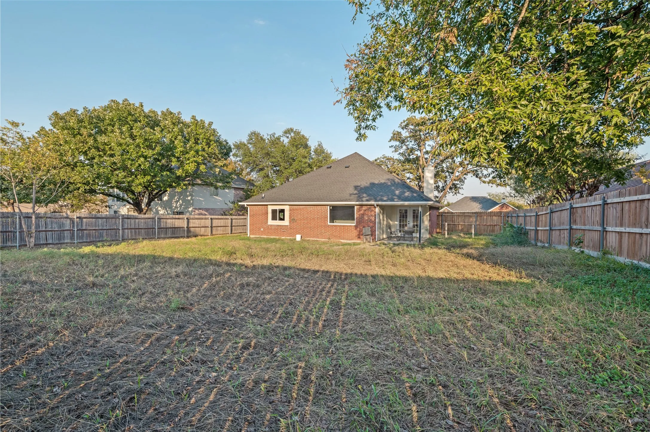 Single Family Residence For Sale in Tarrant County , 605 Reeves Lane, Kennedale, Texas 76060, 3 Bedroom, 2 Bathroom, 2 Garage spaces, 1,349 Sqft, built in 1986, mls#21409059, Real Estate Agent in Kennedale, Homes For Sale in Tarrant county, Homes For Sale in Kennedale, Realtor in Kennedale Texas, Real Estate Brokerage Independent Realty Texas, Luminita Cordes Realtor