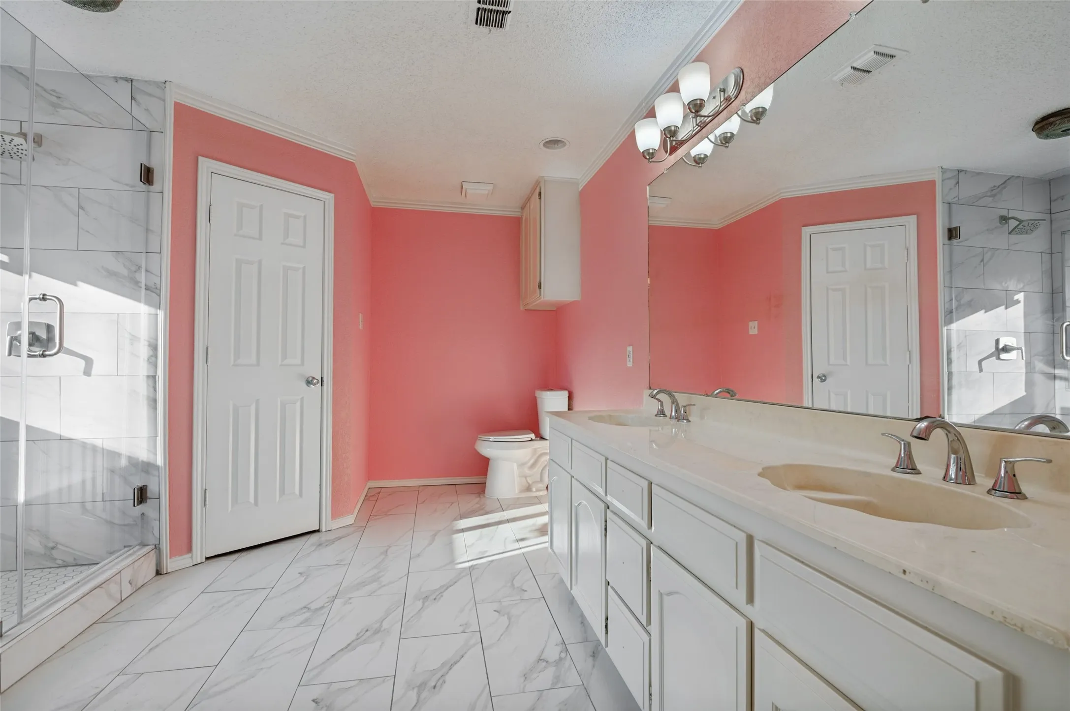 Single Family Residence For Sale in Tarrant County , 605 Reeves Lane, Kennedale, Texas 76060, 3 Bedroom, 2 Bathroom, 2 Garage spaces, 1,349 Sqft, built in 1986, mls#21409059, Real Estate Agent in Kennedale, Homes For Sale in Tarrant county, Homes For Sale in Kennedale, Realtor in Kennedale Texas, Real Estate Brokerage Independent Realty Texas, Luminita Cordes Realtor
