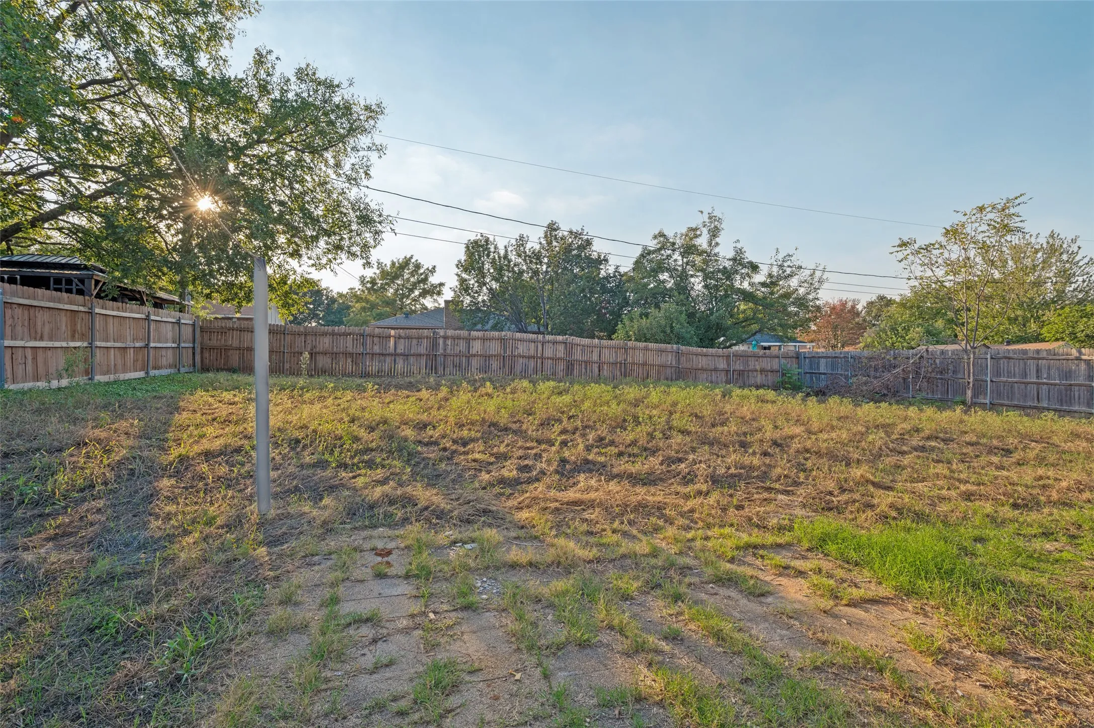 Single Family Residence For Sale in Tarrant County , 605 Reeves Lane, Kennedale, Texas 76060, 3 Bedroom, 2 Bathroom, 2 Garage spaces, 1,349 Sqft, built in 1986, mls#21409059, Real Estate Agent in Kennedale, Homes For Sale in Tarrant county, Homes For Sale in Kennedale, Realtor in Kennedale Texas, Real Estate Brokerage Independent Realty Texas, Luminita Cordes Realtor