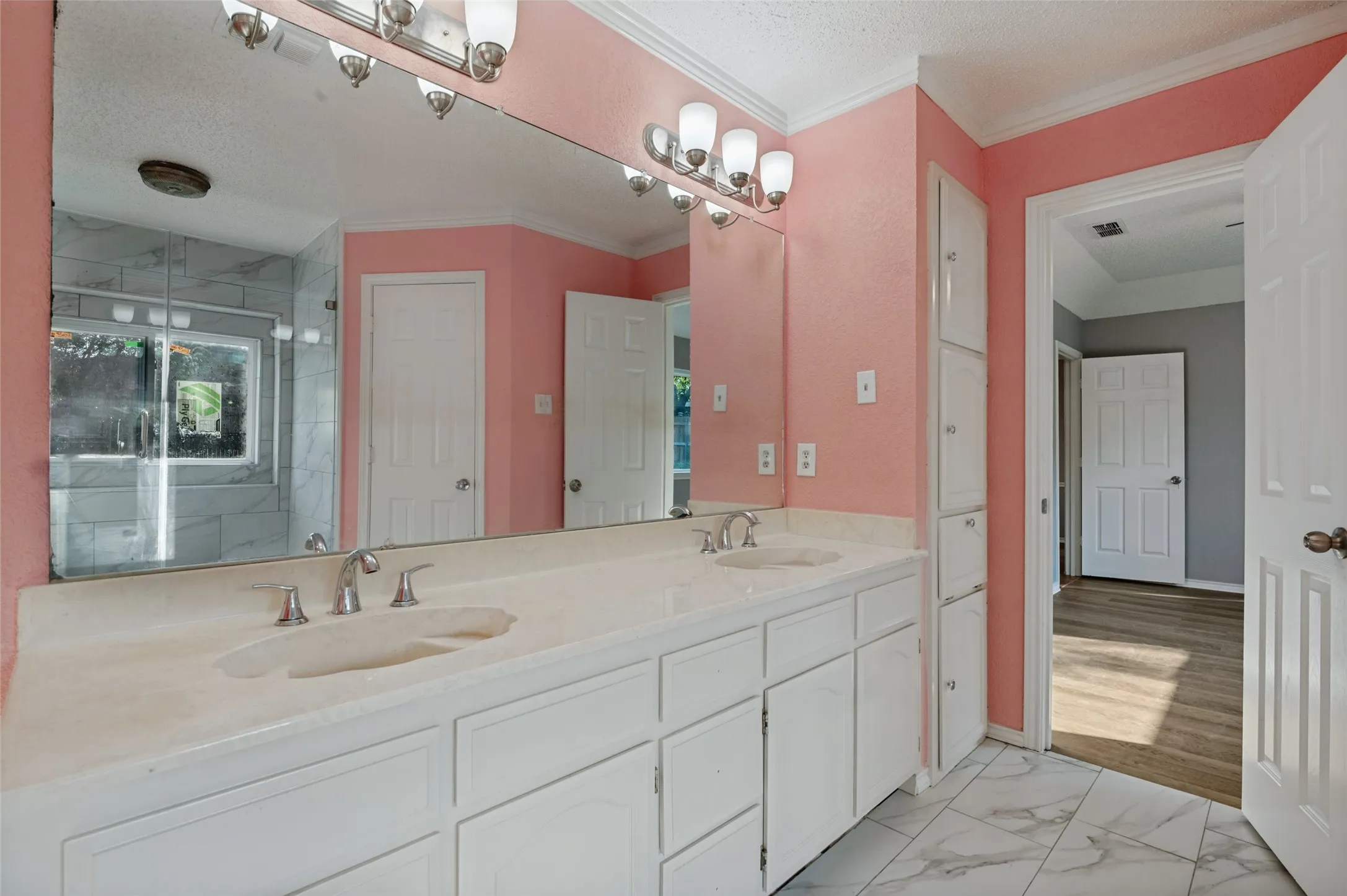 Single Family Residence For Sale in Tarrant County , 605 Reeves Lane, Kennedale, Texas 76060, 3 Bedroom, 2 Bathroom, 2 Garage spaces, 1,349 Sqft, built in 1986, mls#21409059, Real Estate Agent in Kennedale, Homes For Sale in Tarrant county, Homes For Sale in Kennedale, Realtor in Kennedale Texas, Real Estate Brokerage Independent Realty Texas, Luminita Cordes Realtor