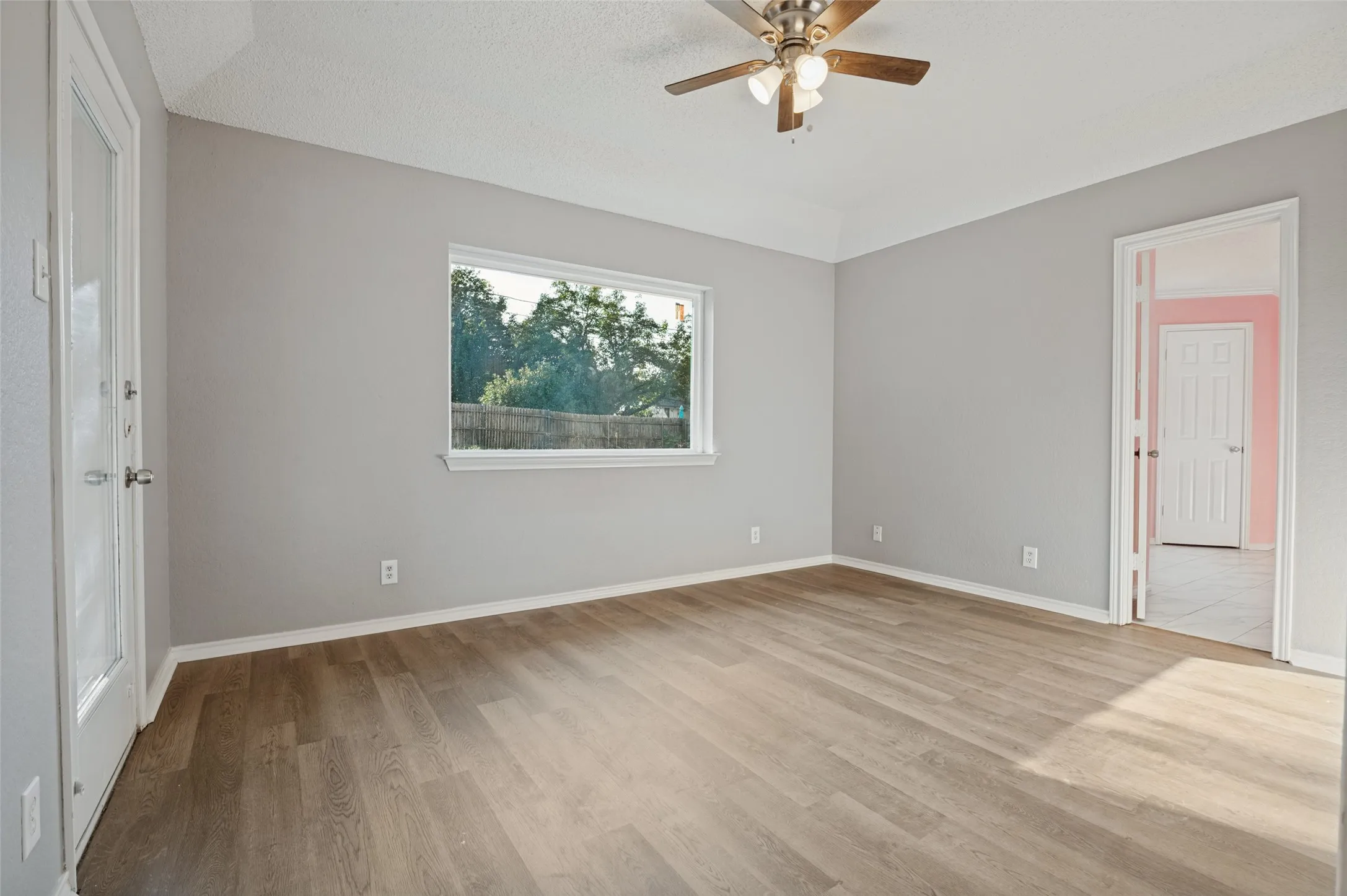 Single Family Residence For Sale in Tarrant County , 605 Reeves Lane, Kennedale, Texas 76060, 3 Bedroom, 2 Bathroom, 2 Garage spaces, 1,349 Sqft, built in 1986, mls#21409059, Real Estate Agent in Kennedale, Homes For Sale in Tarrant county, Homes For Sale in Kennedale, Realtor in Kennedale Texas, Real Estate Brokerage Independent Realty Texas, Luminita Cordes Realtor