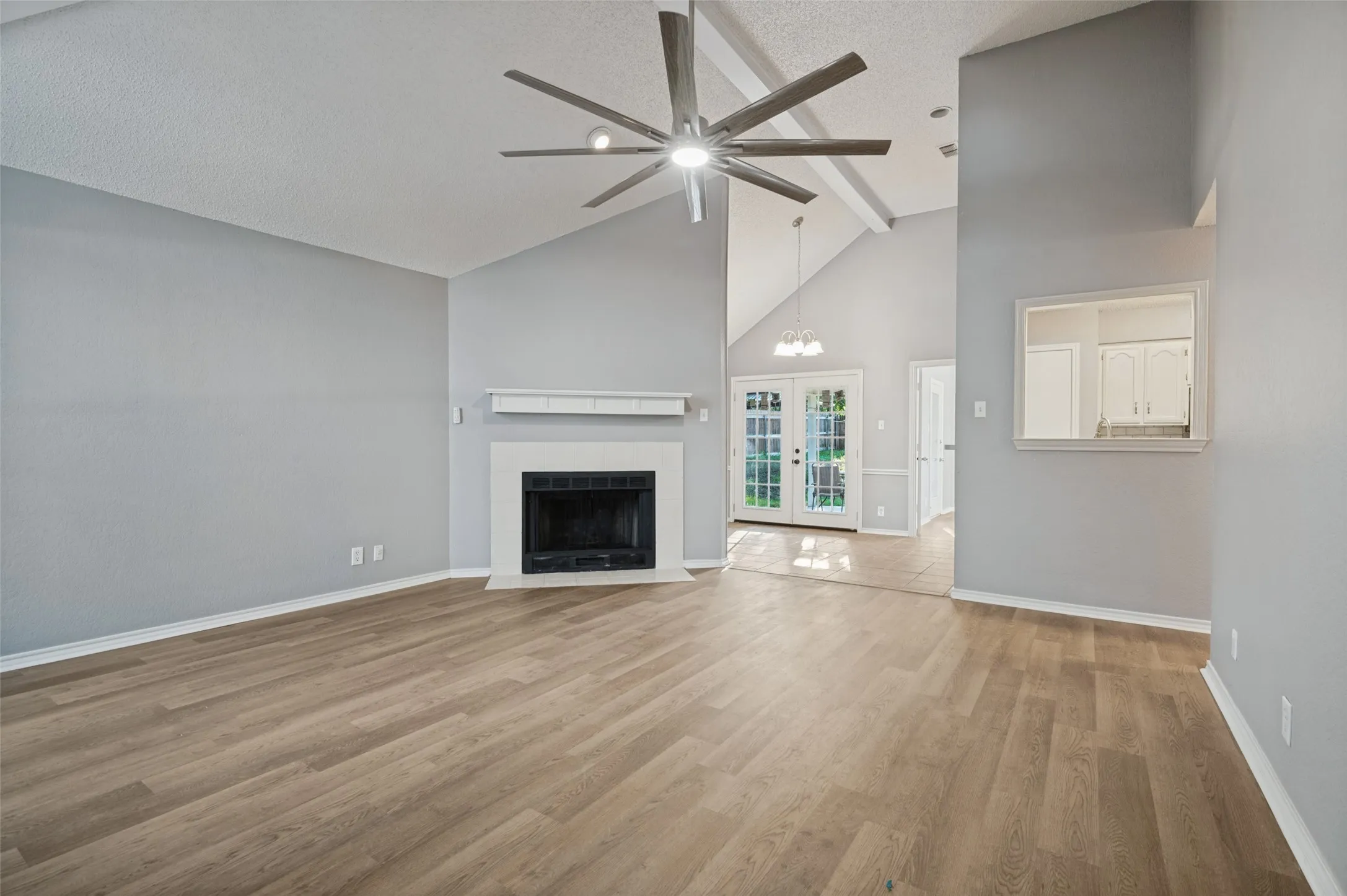 Single Family Residence For Sale in Tarrant County , 605 Reeves Lane, Kennedale, Texas 76060, 3 Bedroom, 2 Bathroom, 2 Garage spaces, 1,349 Sqft, built in 1986, mls#21409059, Real Estate Agent in Kennedale, Homes For Sale in Tarrant county, Homes For Sale in Kennedale, Realtor in Kennedale Texas, Real Estate Brokerage Independent Realty Texas, Luminita Cordes Realtor