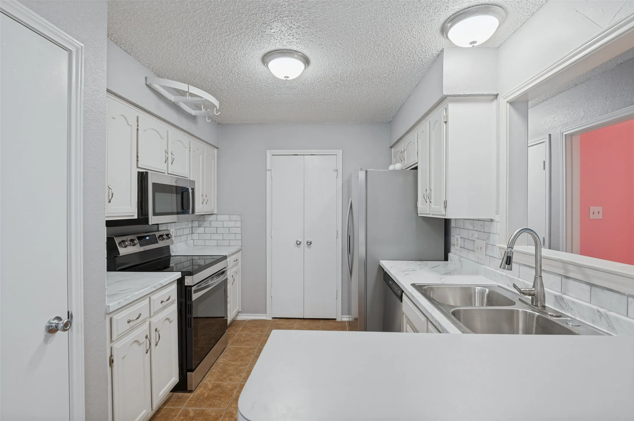 Single Family Residence For Sale in Tarrant County , 605 Reeves Lane, Kennedale, Texas 76060, 3 Bedroom, 2 Bathroom, 2 Garage spaces, 1,349 Sqft, built in 1986, mls#21409059, Real Estate Agent in Kennedale, Homes For Sale in Tarrant county, Homes For Sale in Kennedale, Realtor in Kennedale Texas, Real Estate Brokerage Independent Realty Texas, Luminita Cordes Realtor