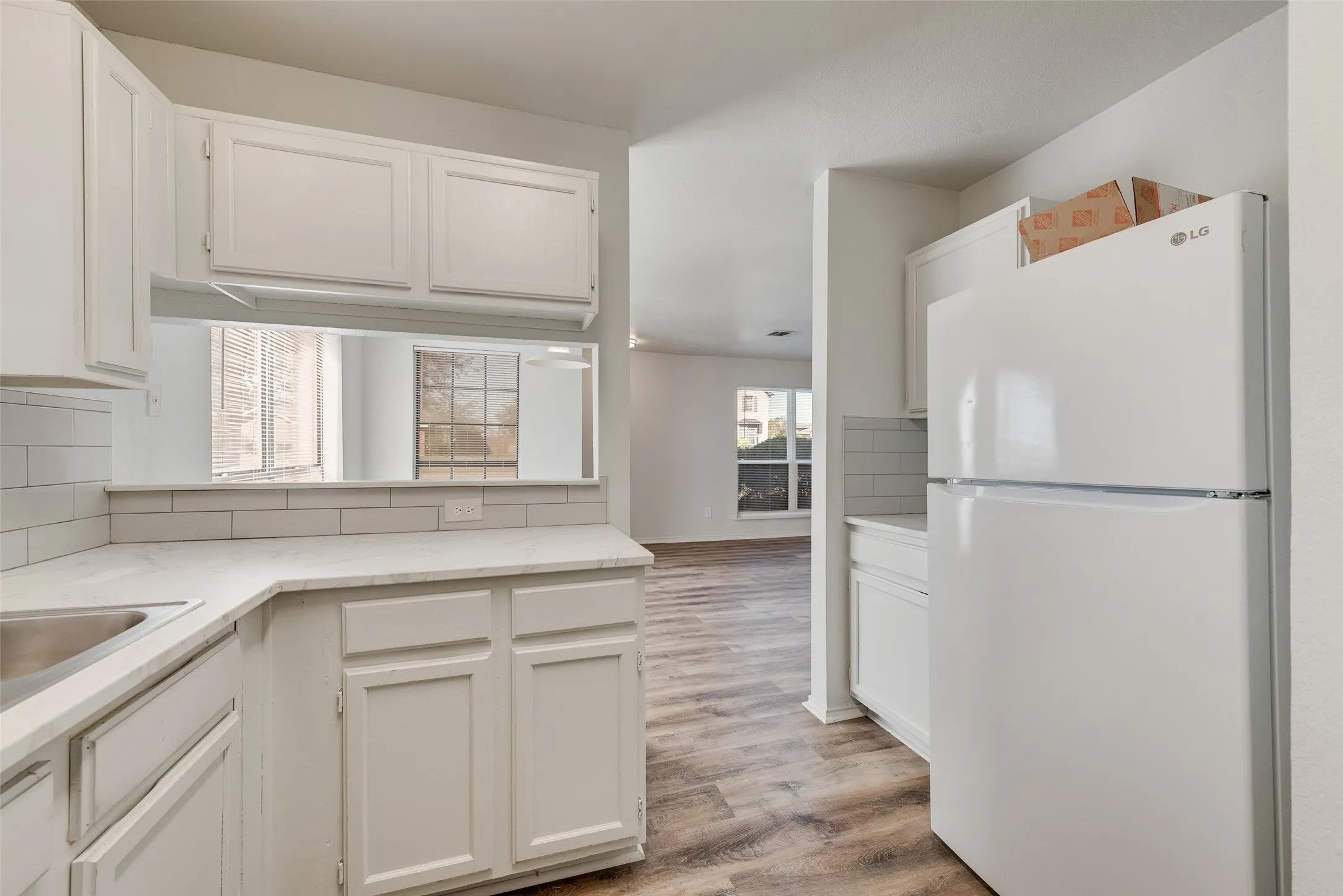 Duplex For Rent in Dallas County , 914 wentwood Drive, De Soto, Texas 75115, 3 Bedroom, 3 Bathroom, 1 Garage spaces, 1,372 Sqft, built in 1985, mls#21407943, Real Estate Agent in De Soto, Homes For Rent in Dallas county, Homes For Rent in De Soto, Realtor in De Soto Texas, Real Estate Brokerage Independent Realty Texas, Luminita Cordes Realtor