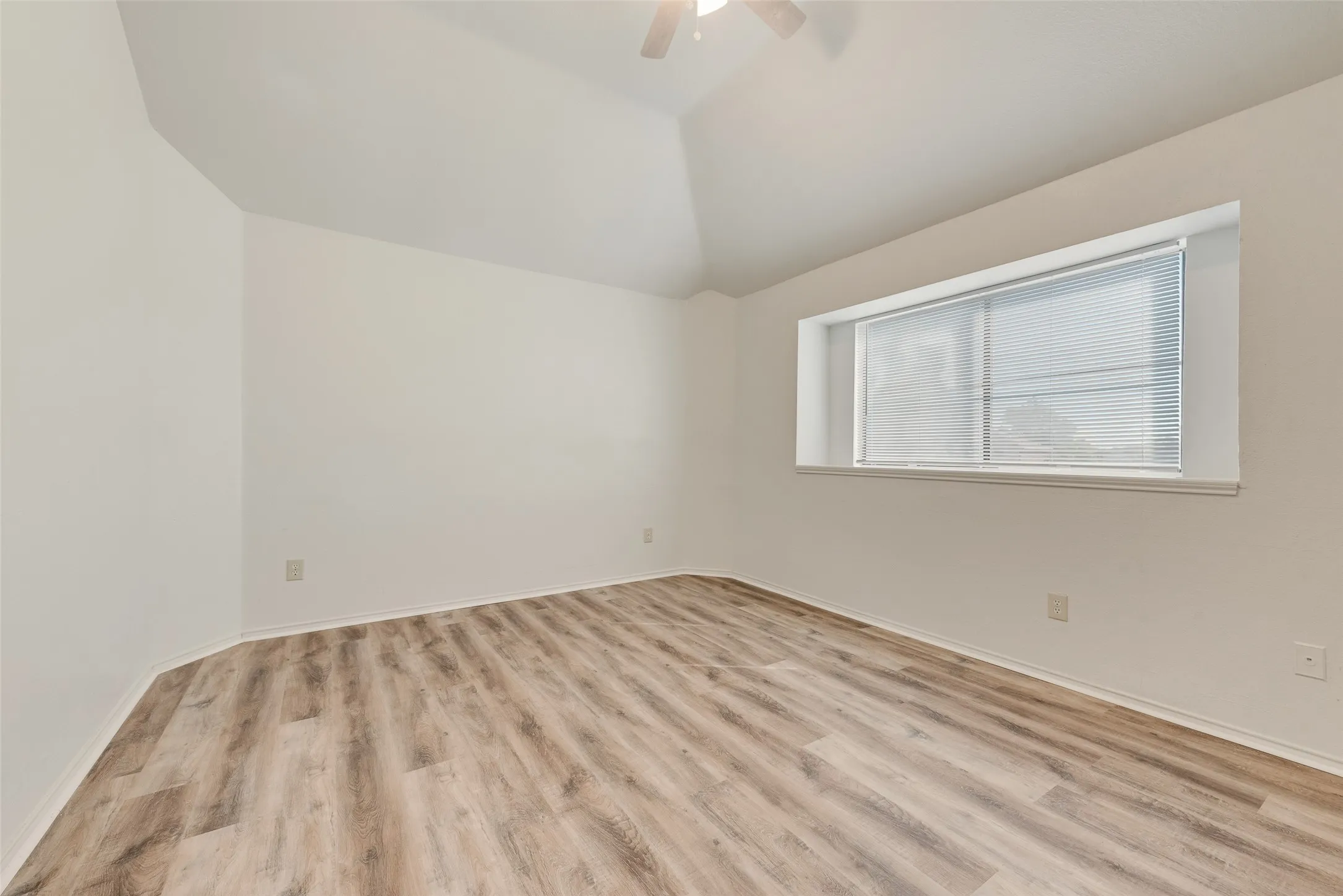 Duplex For Rent in Dallas County , 914 wentwood Drive, De Soto, Texas 75115, 3 Bedroom, 3 Bathroom, 1 Garage spaces, 1,372 Sqft, built in 1985, mls#21407943, Real Estate Agent in De Soto, Homes For Rent in Dallas county, Homes For Rent in De Soto, Realtor in De Soto Texas, Real Estate Brokerage Independent Realty Texas, Luminita Cordes Realtor