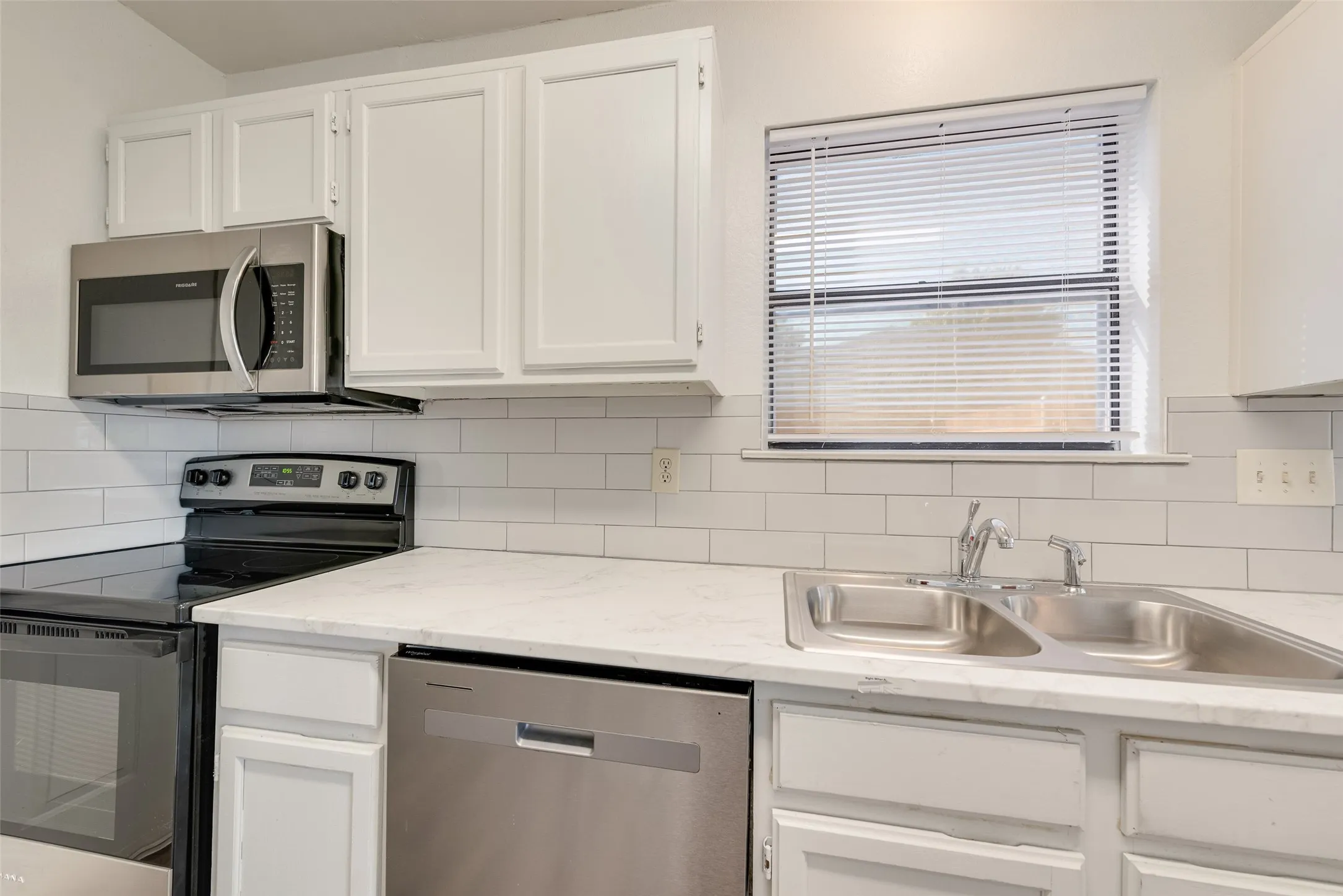 Duplex For Rent in Dallas County , 914 wentwood Drive, De Soto, Texas 75115, 3 Bedroom, 3 Bathroom, 1 Garage spaces, 1,372 Sqft, built in 1985, mls#21407943, Real Estate Agent in De Soto, Homes For Rent in Dallas county, Homes For Rent in De Soto, Realtor in De Soto Texas, Real Estate Brokerage Independent Realty Texas, Luminita Cordes Realtor