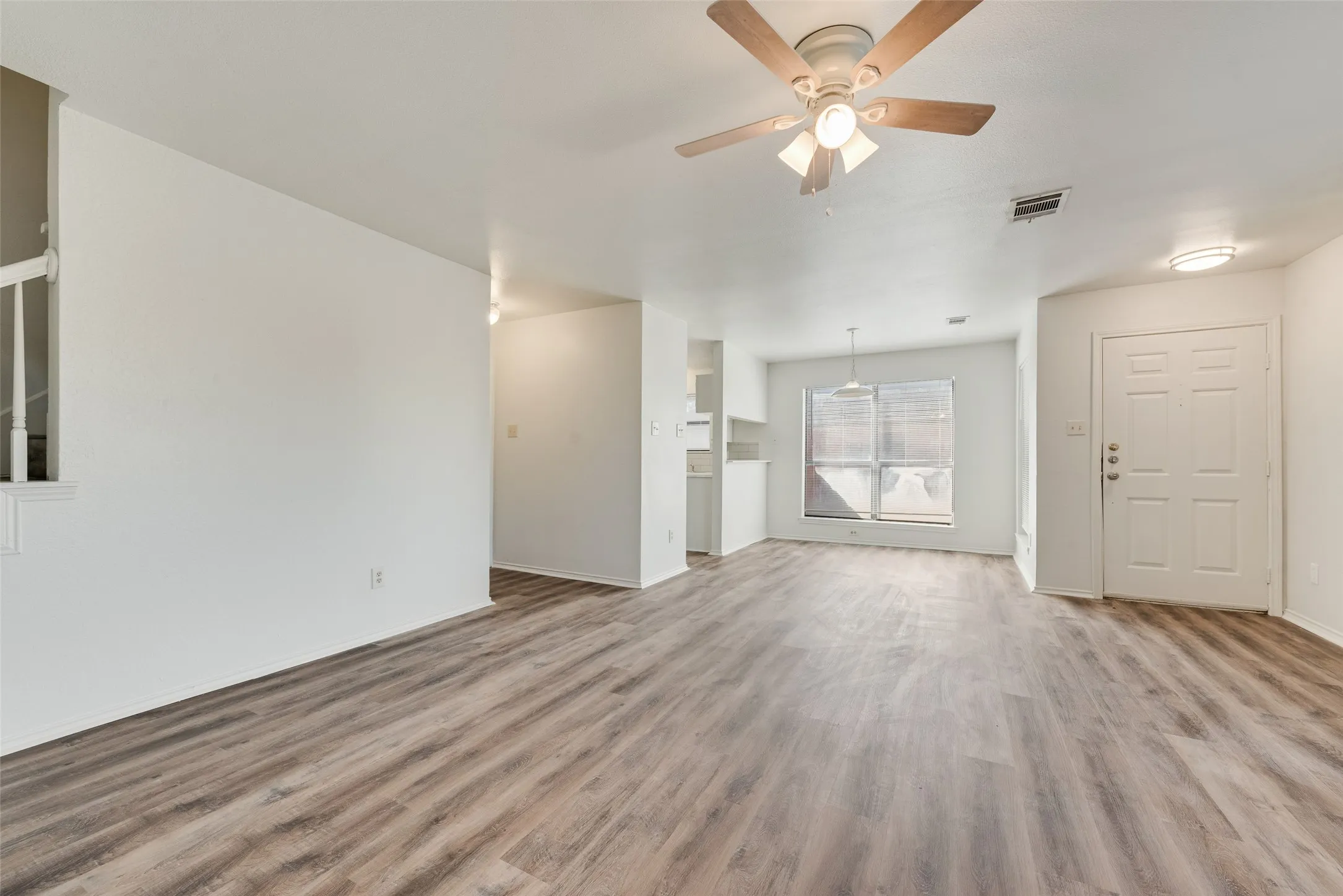 Duplex For Rent in Dallas County , 914 wentwood Drive, De Soto, Texas 75115, 3 Bedroom, 3 Bathroom, 1 Garage spaces, 1,372 Sqft, built in 1985, mls#21407943, Real Estate Agent in De Soto, Homes For Rent in Dallas county, Homes For Rent in De Soto, Realtor in De Soto Texas, Real Estate Brokerage Independent Realty Texas, Luminita Cordes Realtor