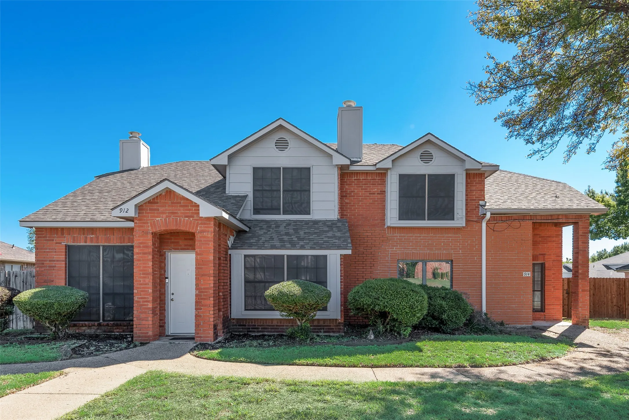 Duplex For Rent in Dallas County , 914 wentwood Drive, De Soto, Texas 75115, 3 Bedroom, 3 Bathroom, 1 Garage spaces, 1,372 Sqft, built in 1985, mls#21407943, Real Estate Agent in De Soto, Homes For Rent in Dallas county, Homes For Rent in De Soto, Realtor in De Soto Texas, Real Estate Brokerage Independent Realty Texas, Luminita Cordes Realtor