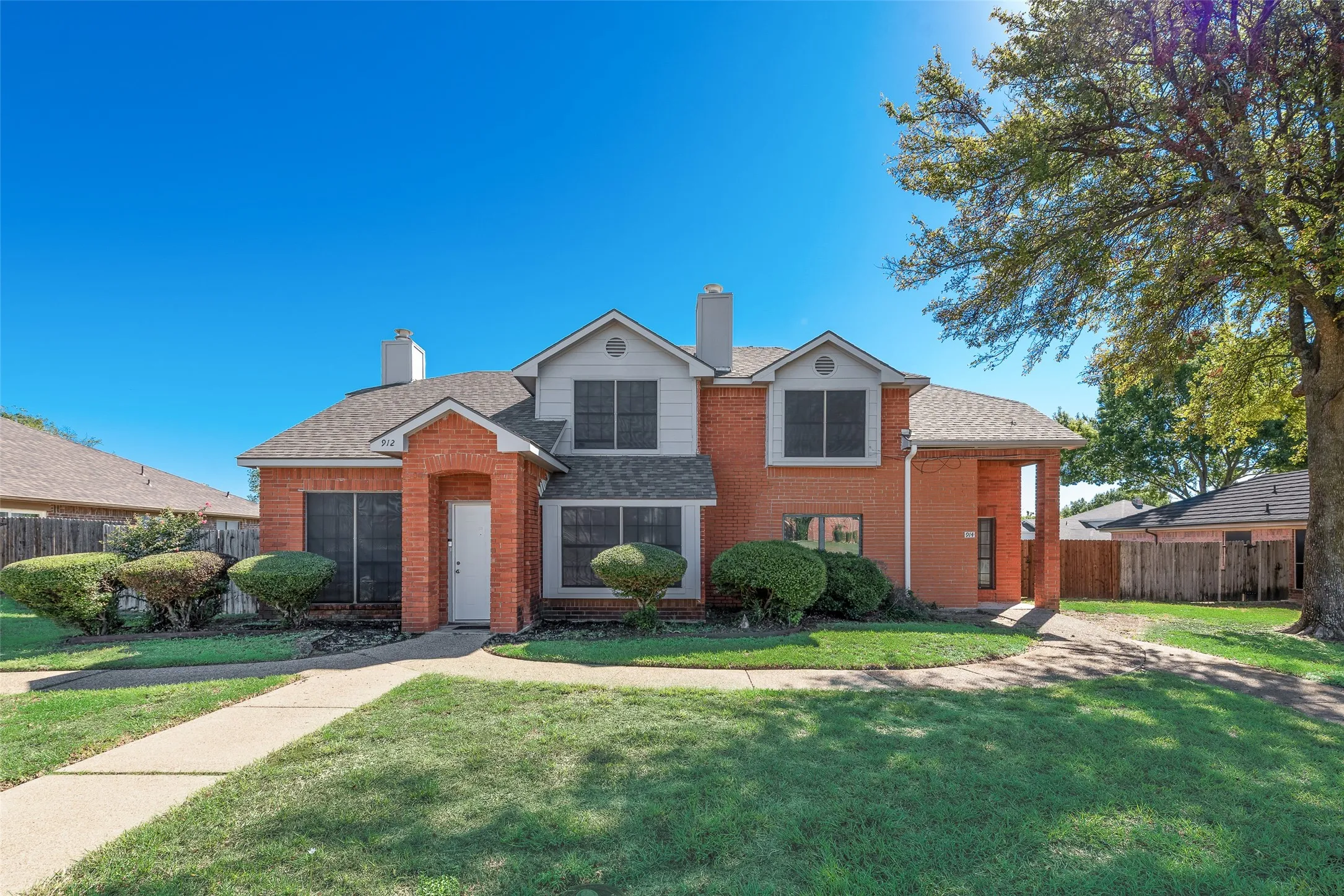Duplex For Rent in Dallas County , 914 wentwood Drive, De Soto, Texas 75115, 3 Bedroom, 3 Bathroom, 1 Garage spaces, 1,372 Sqft, built in 1985, mls#21407943, Real Estate Agent in De Soto, Homes For Rent in Dallas county, Homes For Rent in De Soto, Realtor in De Soto Texas, Real Estate Brokerage Independent Realty Texas, Luminita Cordes Realtor