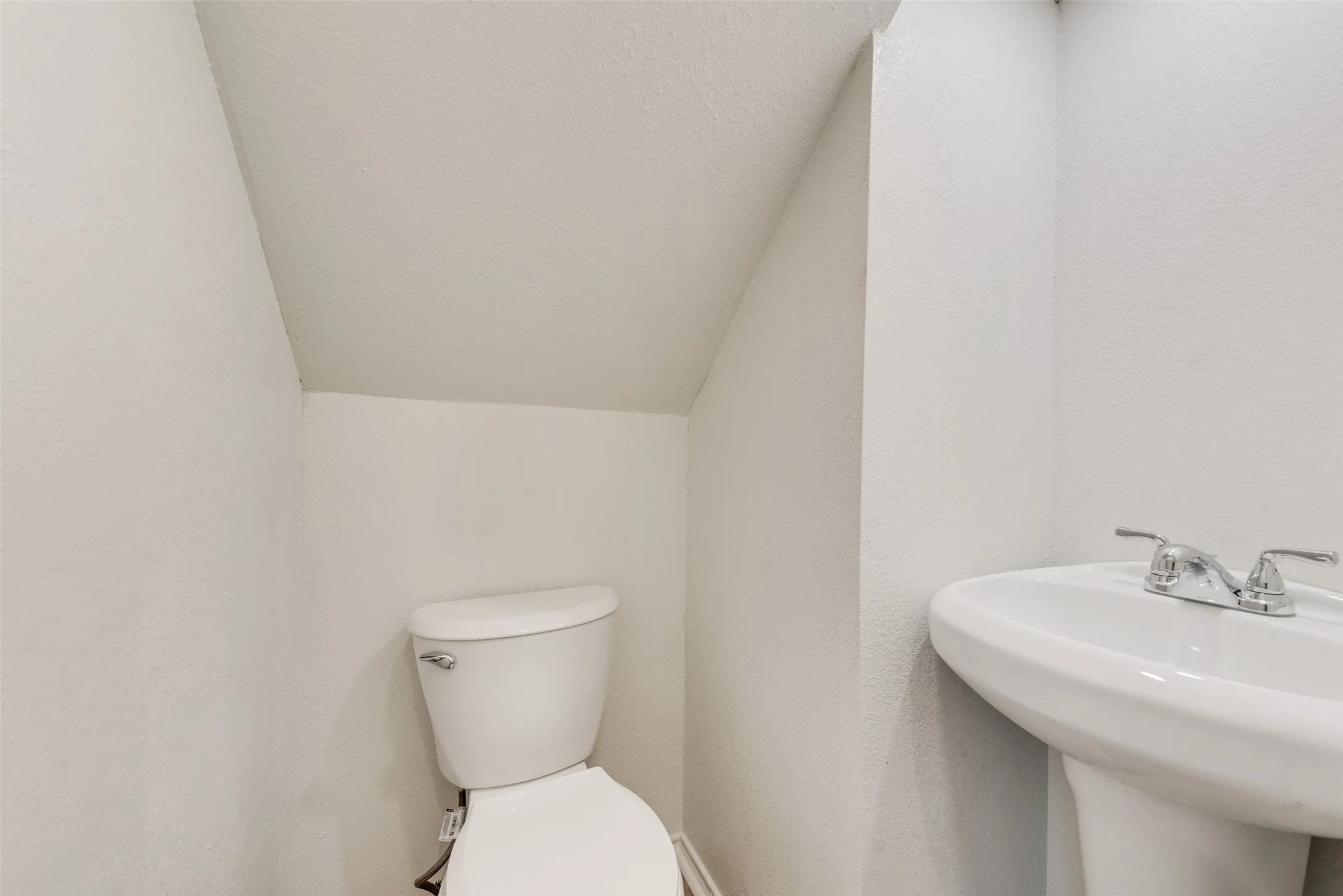 Duplex For Rent in Dallas County , 914 wentwood Drive, De Soto, Texas 75115, 3 Bedroom, 3 Bathroom, 1 Garage spaces, 1,372 Sqft, built in 1985, mls#21407943, Real Estate Agent in De Soto, Homes For Rent in Dallas county, Homes For Rent in De Soto, Realtor in De Soto Texas, Real Estate Brokerage Independent Realty Texas, Luminita Cordes Realtor