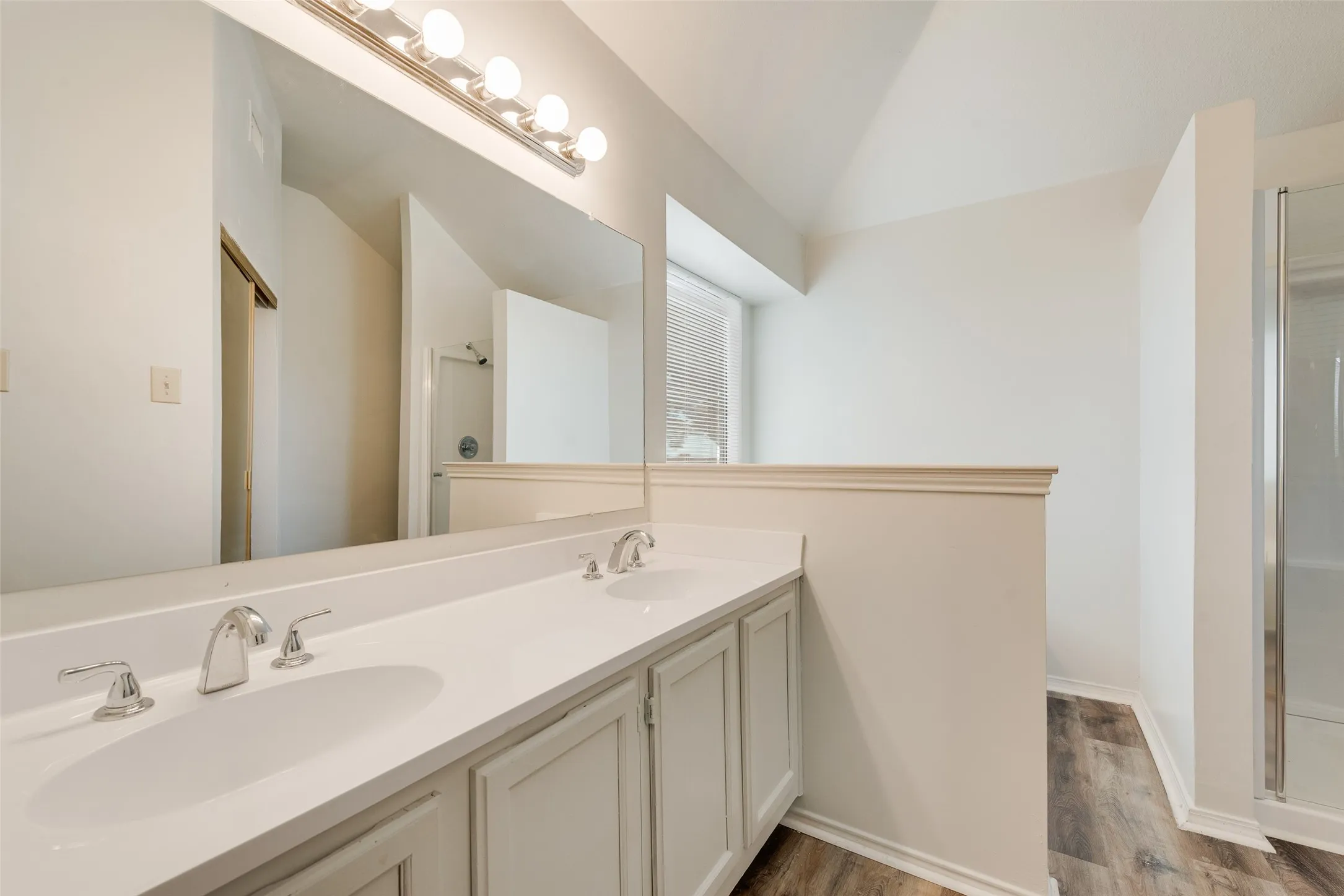 Duplex For Rent in Dallas County , 914 wentwood Drive, De Soto, Texas 75115, 3 Bedroom, 3 Bathroom, 1 Garage spaces, 1,372 Sqft, built in 1985, mls#21407943, Real Estate Agent in De Soto, Homes For Rent in Dallas county, Homes For Rent in De Soto, Realtor in De Soto Texas, Real Estate Brokerage Independent Realty Texas, Luminita Cordes Realtor