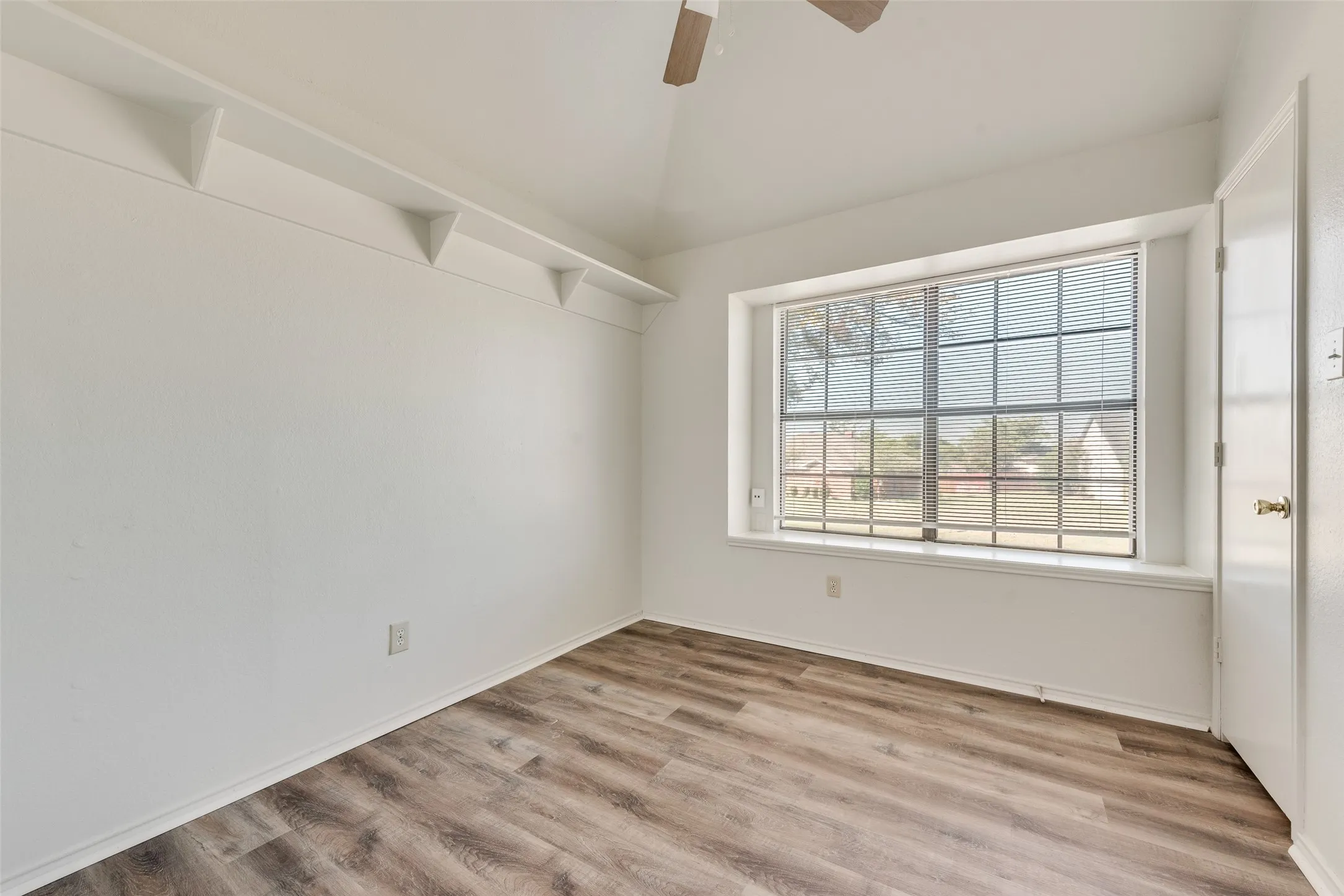 Duplex For Rent in Dallas County , 914 wentwood Drive, De Soto, Texas 75115, 3 Bedroom, 3 Bathroom, 1 Garage spaces, 1,372 Sqft, built in 1985, mls#21407943, Real Estate Agent in De Soto, Homes For Rent in Dallas county, Homes For Rent in De Soto, Realtor in De Soto Texas, Real Estate Brokerage Independent Realty Texas, Luminita Cordes Realtor