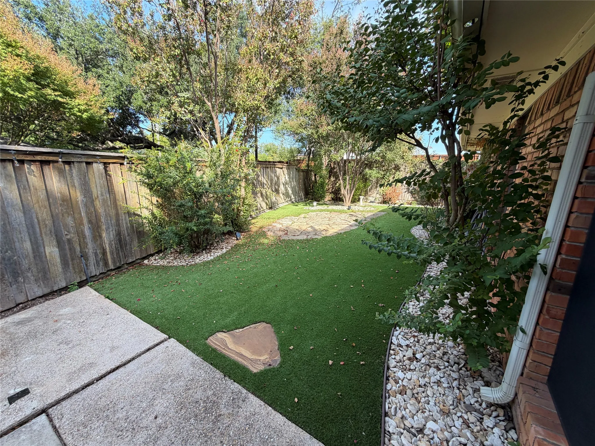 Duplex For Rent in Dallas County , 9229 Highedge Circle, Dallas, Texas 75238, 3 Bedroom, 3 Bathroom, 2 Garage spaces, 1,799 Sqft, built in 1985, mls#21408147, Real Estate Agent in Dallas, Homes For Rent in Dallas county, Homes For Rent in Dallas, Realtor in Dallas Texas, Real Estate Brokerage Independent Realty Texas, Luminita Cordes Realtor