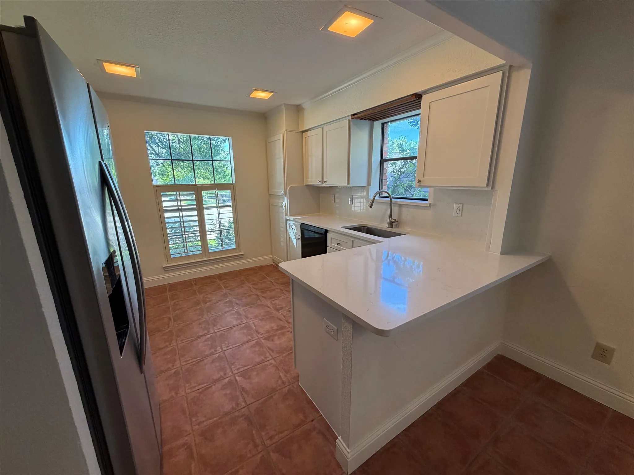 Duplex For Rent in Dallas County , 9229 Highedge Circle, Dallas, Texas 75238, 3 Bedroom, 3 Bathroom, 2 Garage spaces, 1,799 Sqft, built in 1985, mls#21408147, Real Estate Agent in Dallas, Homes For Rent in Dallas county, Homes For Rent in Dallas, Realtor in Dallas Texas, Real Estate Brokerage Independent Realty Texas, Luminita Cordes Realtor