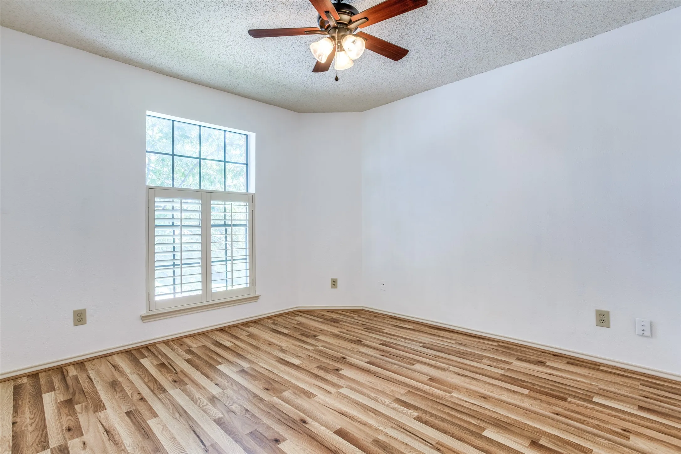 Duplex For Rent in Dallas County , 9229 Highedge Circle, Dallas, Texas 75238, 3 Bedroom, 3 Bathroom, 2 Garage spaces, 1,799 Sqft, built in 1985, mls#21408147, Real Estate Agent in Dallas, Homes For Rent in Dallas county, Homes For Rent in Dallas, Realtor in Dallas Texas, Real Estate Brokerage Independent Realty Texas, Luminita Cordes Realtor