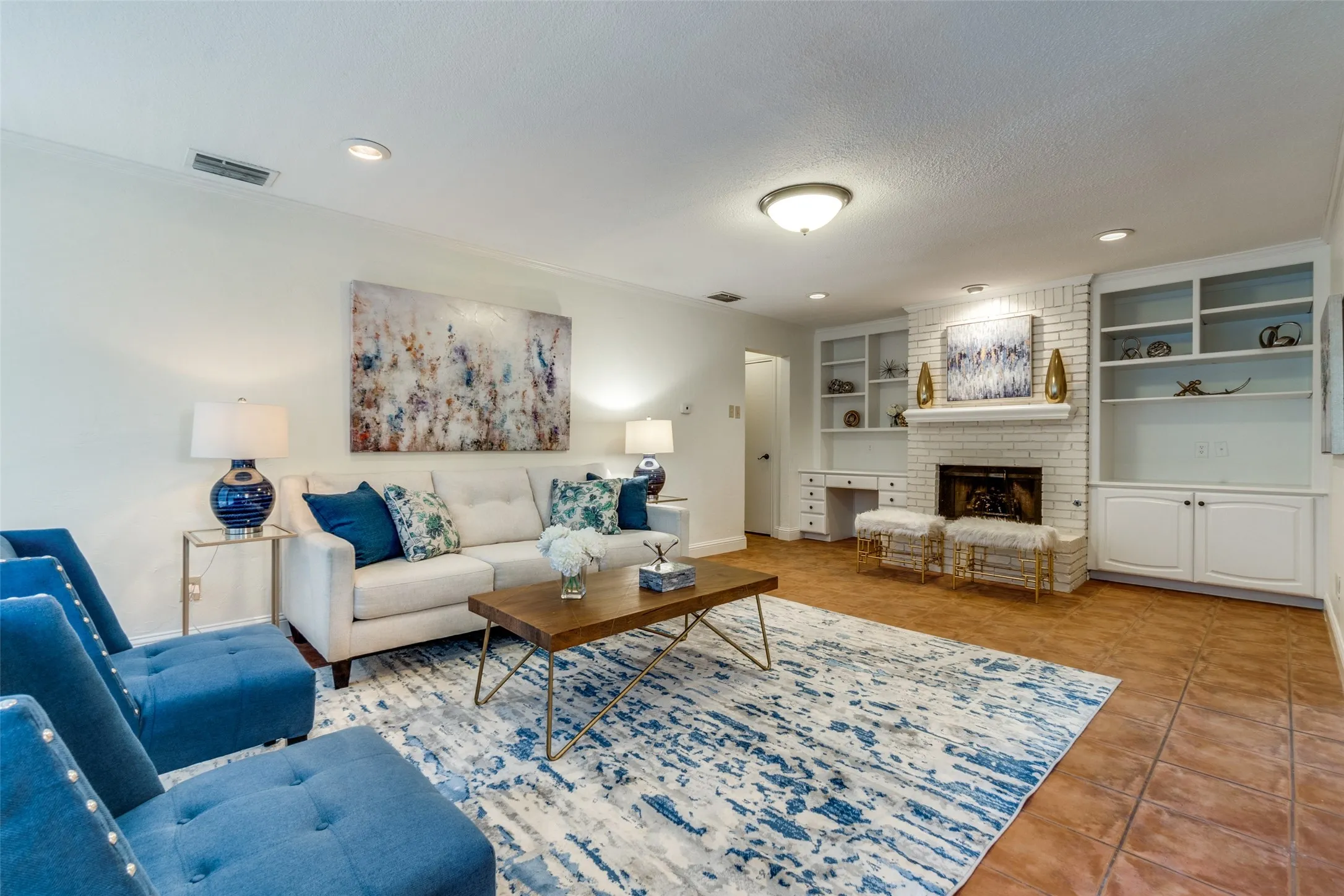 Duplex For Rent in Dallas County , 9229 Highedge Circle, Dallas, Texas 75238, 3 Bedroom, 3 Bathroom, 2 Garage spaces, 1,799 Sqft, built in 1985, mls#21408147, Real Estate Agent in Dallas, Homes For Rent in Dallas county, Homes For Rent in Dallas, Realtor in Dallas Texas, Real Estate Brokerage Independent Realty Texas, Luminita Cordes Realtor