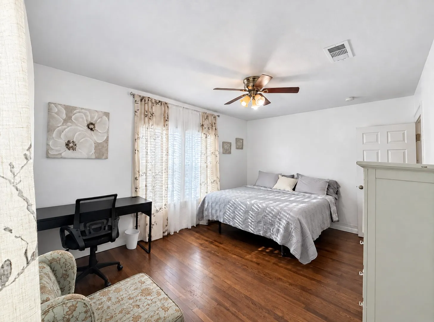 Duplex For Rent in Tarrant County , 3114 Frazier Avenue, Fort Worth, Texas 76110, 1 Bedroom, 1 Bathroom, Garage spaces, 775 Sqft, built in 1922, mls#21407474, Real Estate Agent in Fort Worth, Homes For Rent in Tarrant county, Homes For Rent in Fort Worth, Realtor in Fort Worth Texas, Real Estate Brokerage Independent Realty Texas, Luminita Cordes Realtor