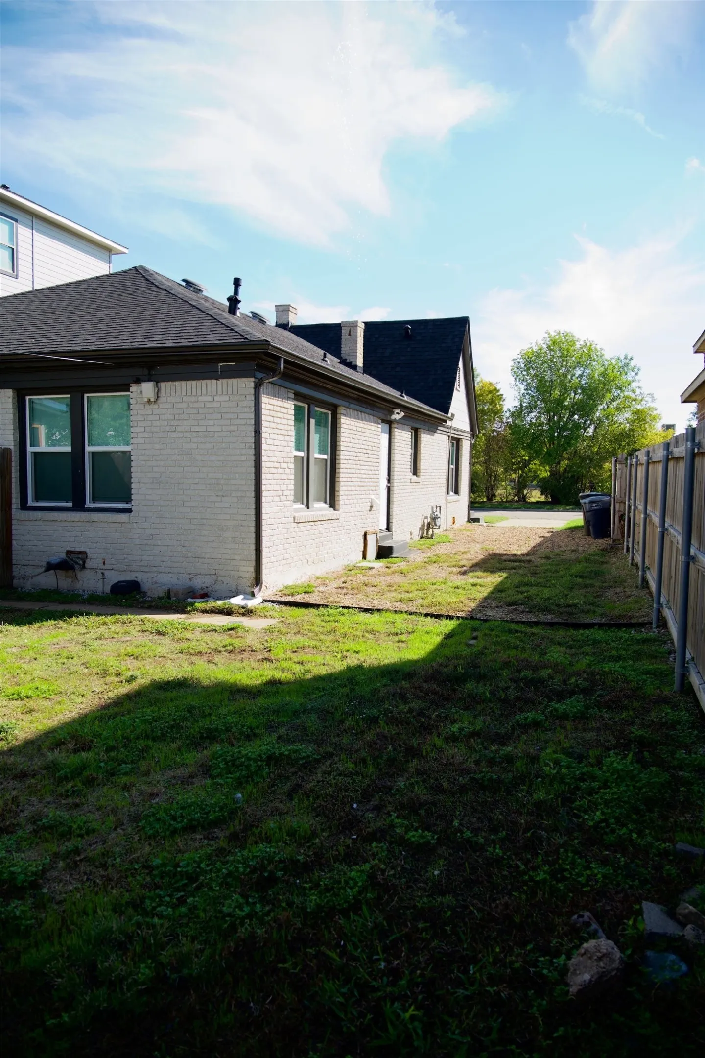 Duplex For Rent in Tarrant County , 3114 Frazier Avenue, Fort Worth, Texas 76110, 1 Bedroom, 1 Bathroom, Garage spaces, 775 Sqft, built in 1922, mls#21407474, Real Estate Agent in Fort Worth, Homes For Rent in Tarrant county, Homes For Rent in Fort Worth, Realtor in Fort Worth Texas, Real Estate Brokerage Independent Realty Texas, Luminita Cordes Realtor