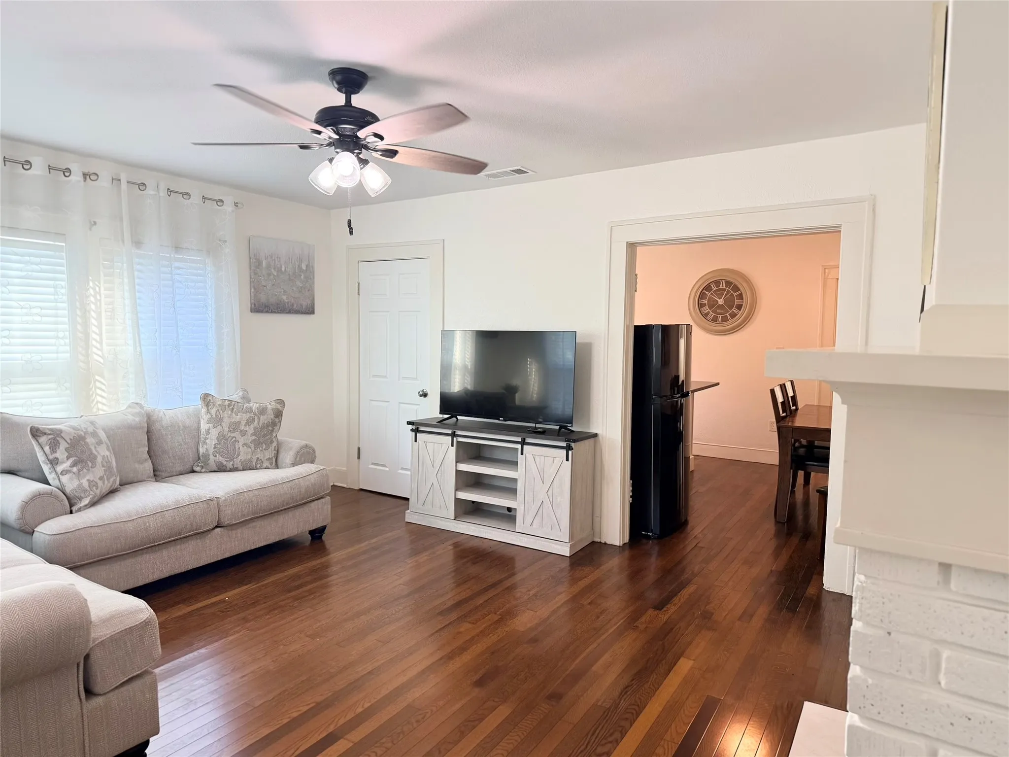 Duplex For Rent in Tarrant County , 3114 Frazier Avenue, Fort Worth, Texas 76110, 1 Bedroom, 1 Bathroom, Garage spaces, 775 Sqft, built in 1922, mls#21407474, Real Estate Agent in Fort Worth, Homes For Rent in Tarrant county, Homes For Rent in Fort Worth, Realtor in Fort Worth Texas, Real Estate Brokerage Independent Realty Texas, Luminita Cordes Realtor