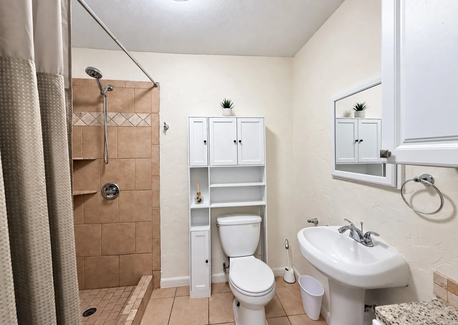 Duplex For Rent in Tarrant County , 3114 Frazier Avenue, Fort Worth, Texas 76110, 1 Bedroom, 1 Bathroom, Garage spaces, 775 Sqft, built in 1922, mls#21407474, Real Estate Agent in Fort Worth, Homes For Rent in Tarrant county, Homes For Rent in Fort Worth, Realtor in Fort Worth Texas, Real Estate Brokerage Independent Realty Texas, Luminita Cordes Realtor