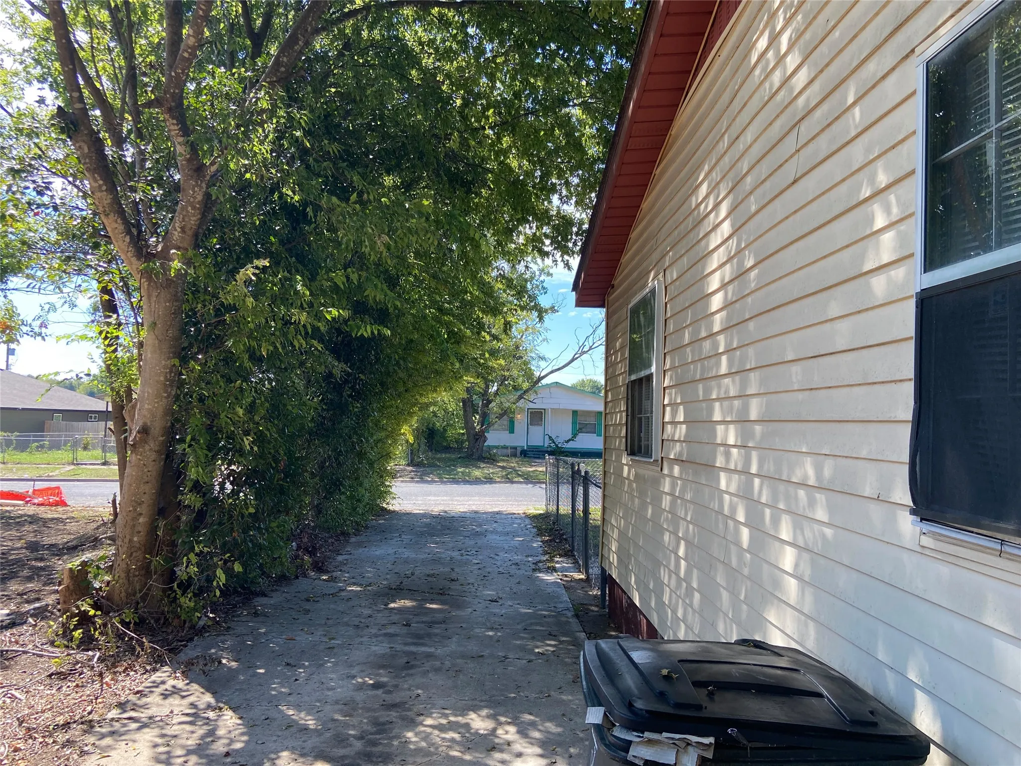 Single Family Residence For Sale in Bell County , 1109 Karen Drive, Killeen, Texas 76549, 3 Bedroom, 2 Bathroom, Garage spaces, 1,120 Sqft, built in 1978, mls#21408879, Real Estate Agent in Killeen, Homes For Sale in Bell county, Homes For Sale in Killeen, Realtor in Killeen Texas, Real Estate Brokerage Independent Realty Texas, Luminita Cordes Realtor