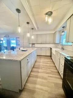 Single Family Residence For Sale in Wood County , 517 Private Road 7908, Hawkins, Texas 75765, 2 Bedroom, 2 Bathroom, Garage spaces, 1,440 Sqft, built in 1967, mls#21409049, Real Estate Agent in Hawkins, Homes For Sale in Wood county, Homes For Sale in Hawkins, Realtor in Hawkins Texas, Real Estate Brokerage Independent Realty Texas, Luminita Cordes Realtor