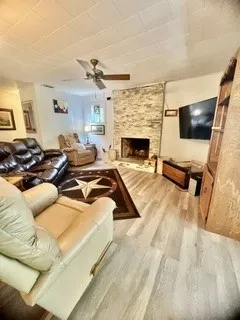 Single Family Residence For Sale in Wood County , 517 Private Road 7908, Hawkins, Texas 75765, 2 Bedroom, 2 Bathroom, Garage spaces, 1,440 Sqft, built in 1967, mls#21409049, Real Estate Agent in Hawkins, Homes For Sale in Wood county, Homes For Sale in Hawkins, Realtor in Hawkins Texas, Real Estate Brokerage Independent Realty Texas, Luminita Cordes Realtor