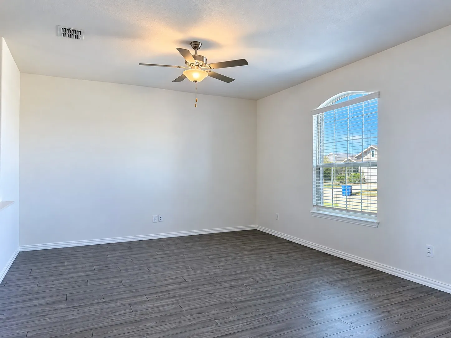 Single Family Residence For Rent in Kaufman County , 5608 Elwood Drive, Forney, Texas 75126, 3 Bedroom, 2 Bathroom, 2 Garage spaces, 1,442 Sqft, built in 2021, mls#21408649, Real Estate Agent in Forney, Homes For Rent in Kaufman county, Homes For Rent in Forney, Realtor in Forney Texas, Real Estate Brokerage Independent Realty Texas, Luminita Cordes Realtor