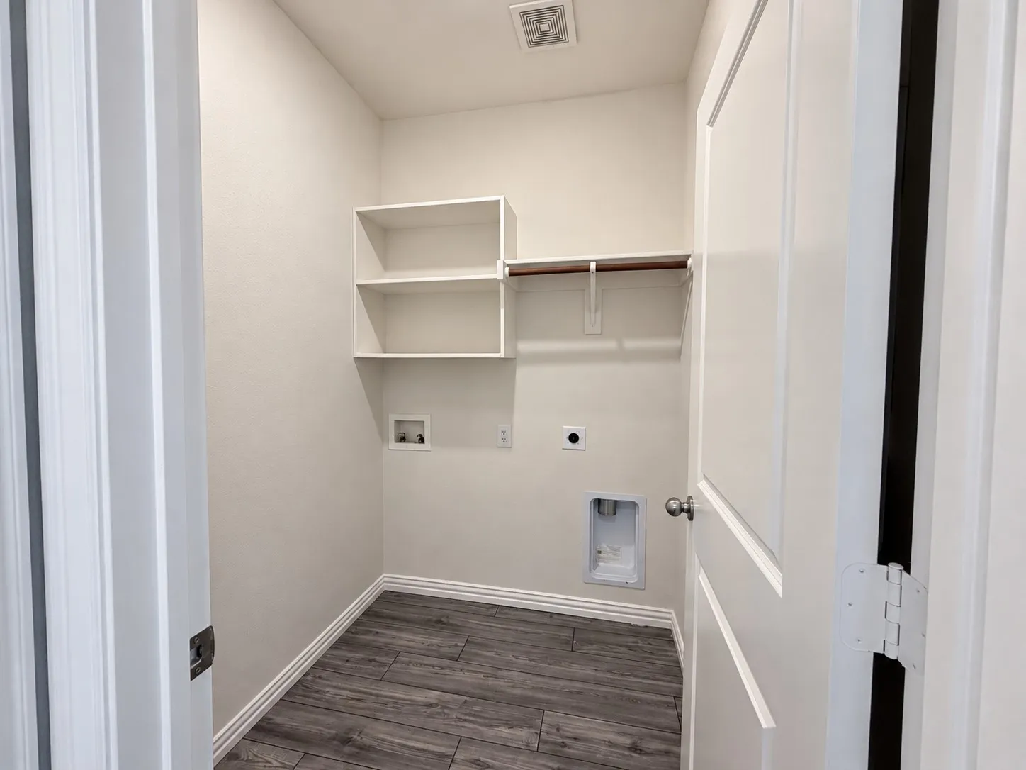 Single Family Residence For Rent in Kaufman County , 5608 Elwood Drive, Forney, Texas 75126, 3 Bedroom, 2 Bathroom, 2 Garage spaces, 1,442 Sqft, built in 2021, mls#21408649, Real Estate Agent in Forney, Homes For Rent in Kaufman county, Homes For Rent in Forney, Realtor in Forney Texas, Real Estate Brokerage Independent Realty Texas, Luminita Cordes Realtor