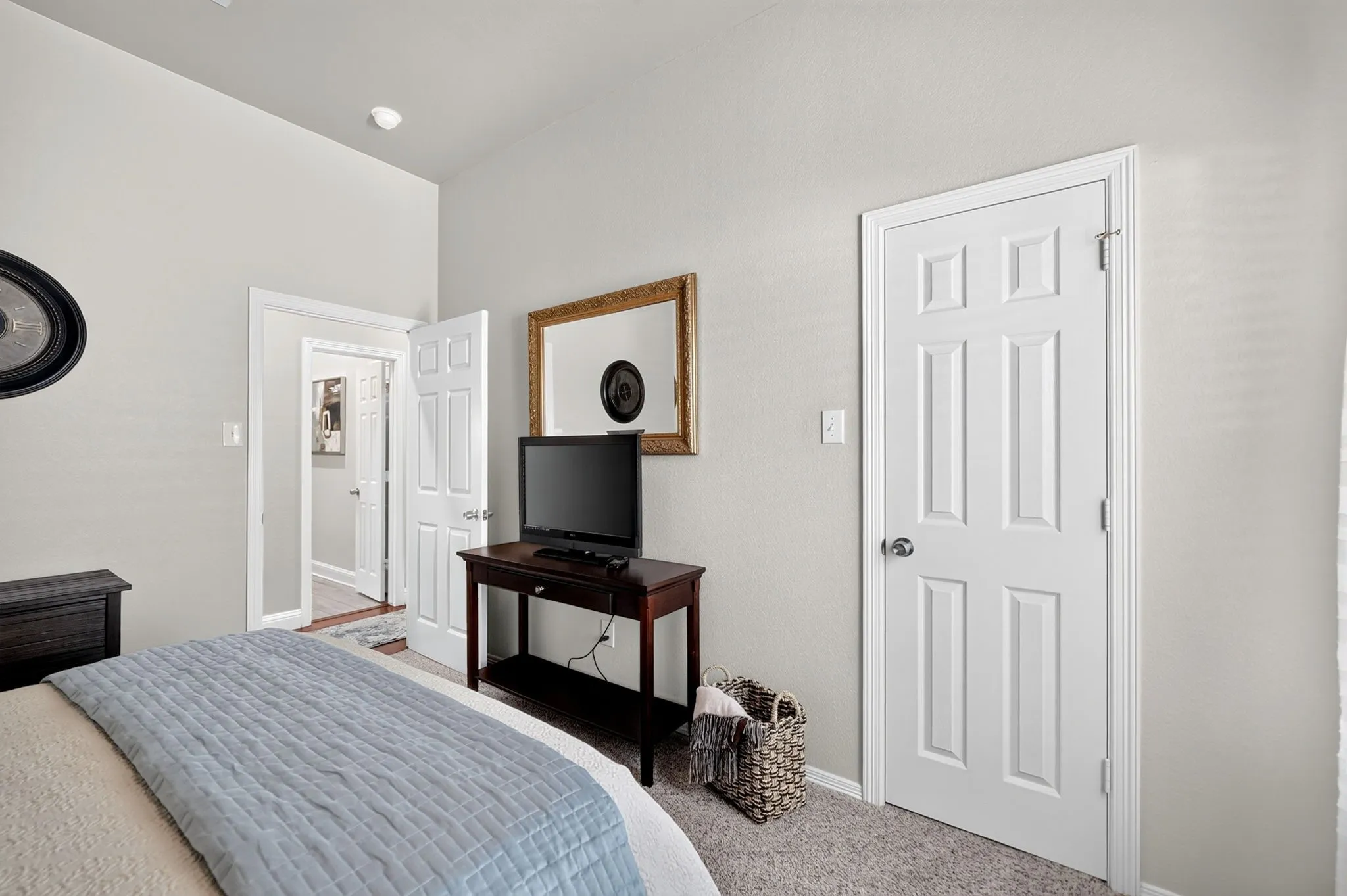 Single Family Residence For Sale in Tarrant County , 3625 Kodiak Court, Fort Worth, Texas 76137, 4 Bedroom, 4 Bathroom, 2 Garage spaces, 2,240 Sqft, built in 1995, mls#21408903, Real Estate Agent in Fort Worth, Homes For Sale in Tarrant county, Homes For Sale in Fort Worth, Realtor in Fort Worth Texas, Real Estate Brokerage Independent Realty Texas, Luminita Cordes Realtor