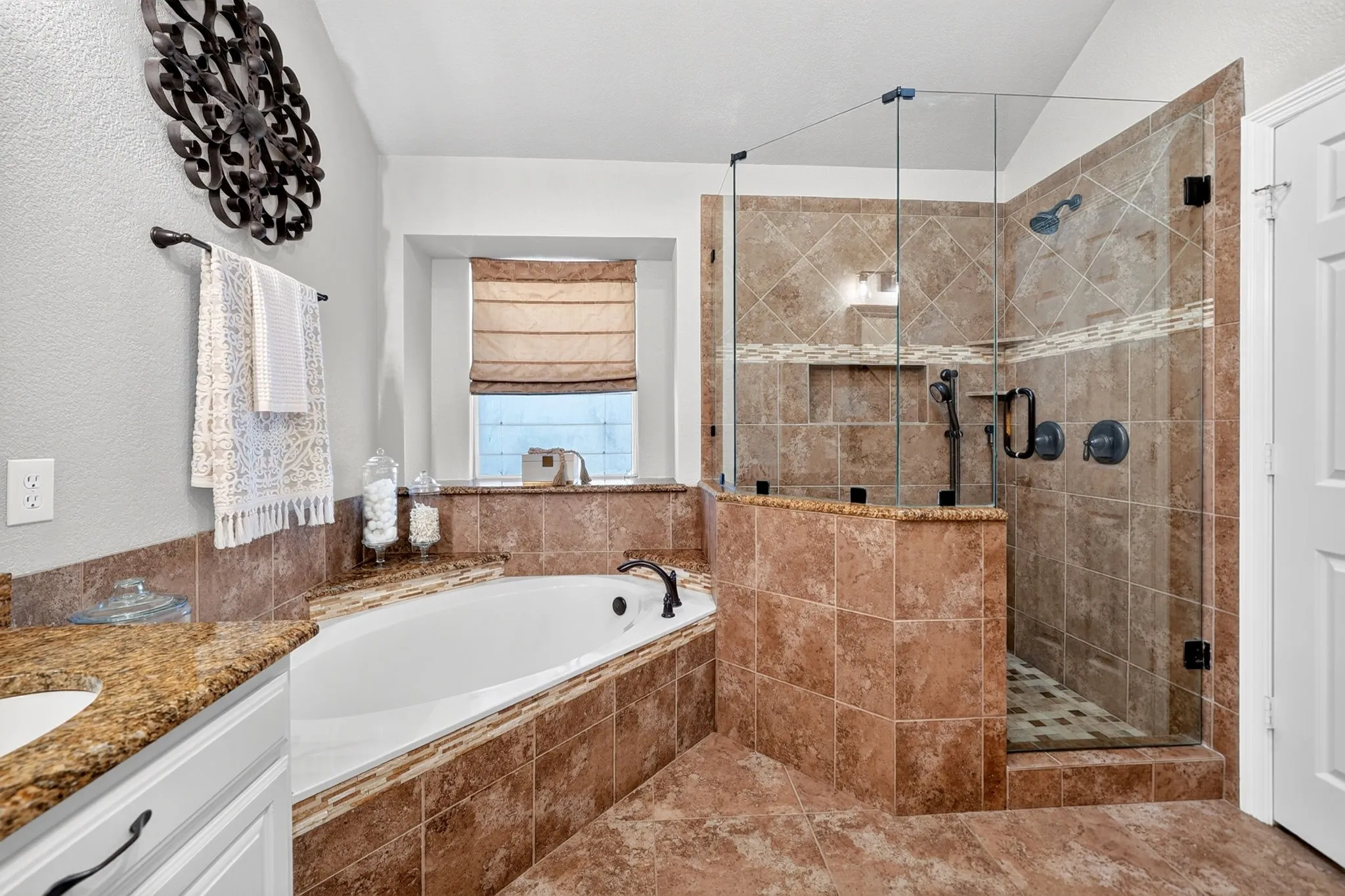 Single Family Residence For Sale in Tarrant County , 3625 Kodiak Court, Fort Worth, Texas 76137, 4 Bedroom, 4 Bathroom, 2 Garage spaces, 2,240 Sqft, built in 1995, mls#21408903, Real Estate Agent in Fort Worth, Homes For Sale in Tarrant county, Homes For Sale in Fort Worth, Realtor in Fort Worth Texas, Real Estate Brokerage Independent Realty Texas, Luminita Cordes Realtor