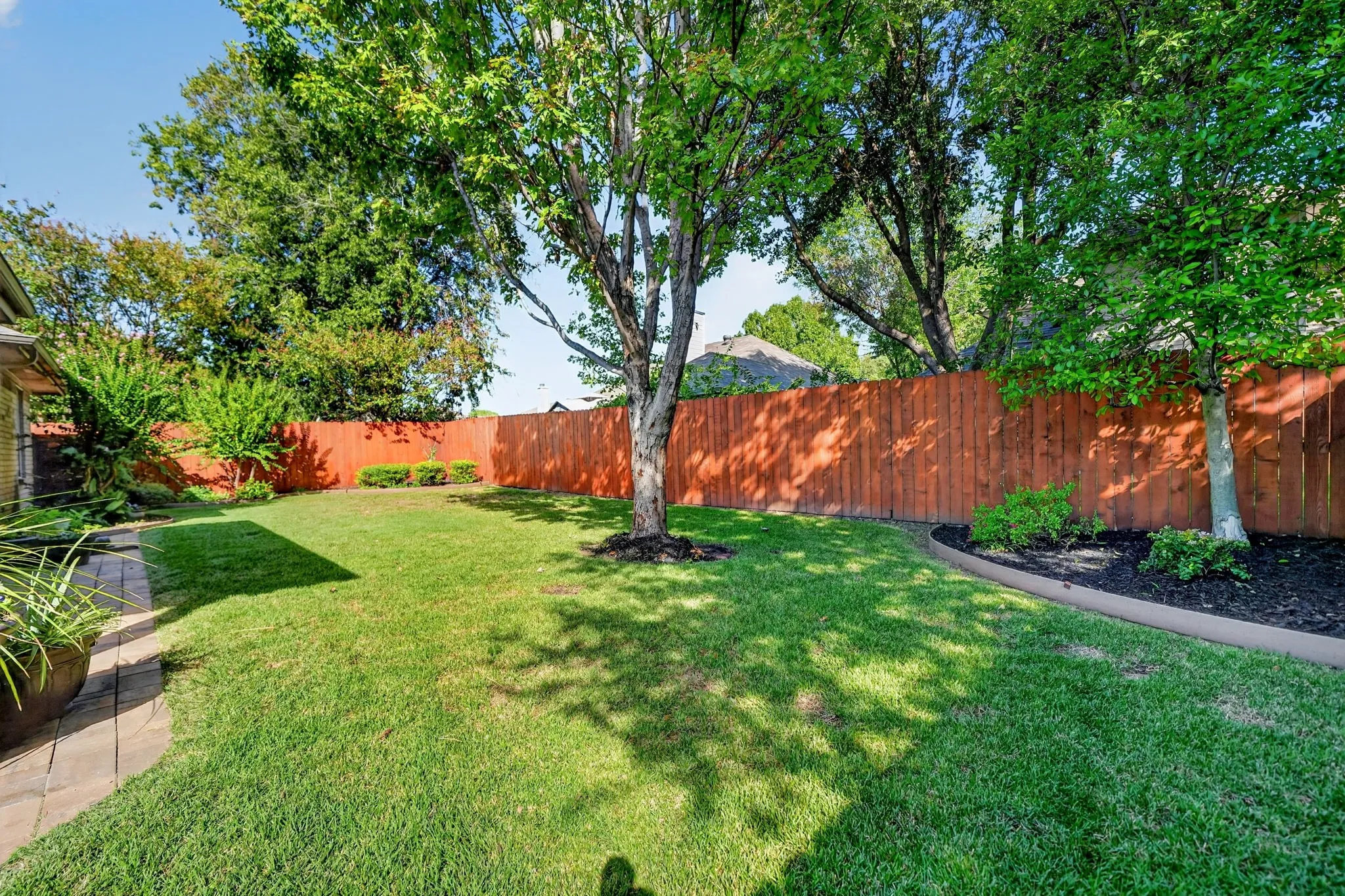 Single Family Residence For Sale in Tarrant County , 3625 Kodiak Court, Fort Worth, Texas 76137, 4 Bedroom, 4 Bathroom, 2 Garage spaces, 2,240 Sqft, built in 1995, mls#21408903, Real Estate Agent in Fort Worth, Homes For Sale in Tarrant county, Homes For Sale in Fort Worth, Realtor in Fort Worth Texas, Real Estate Brokerage Independent Realty Texas, Luminita Cordes Realtor