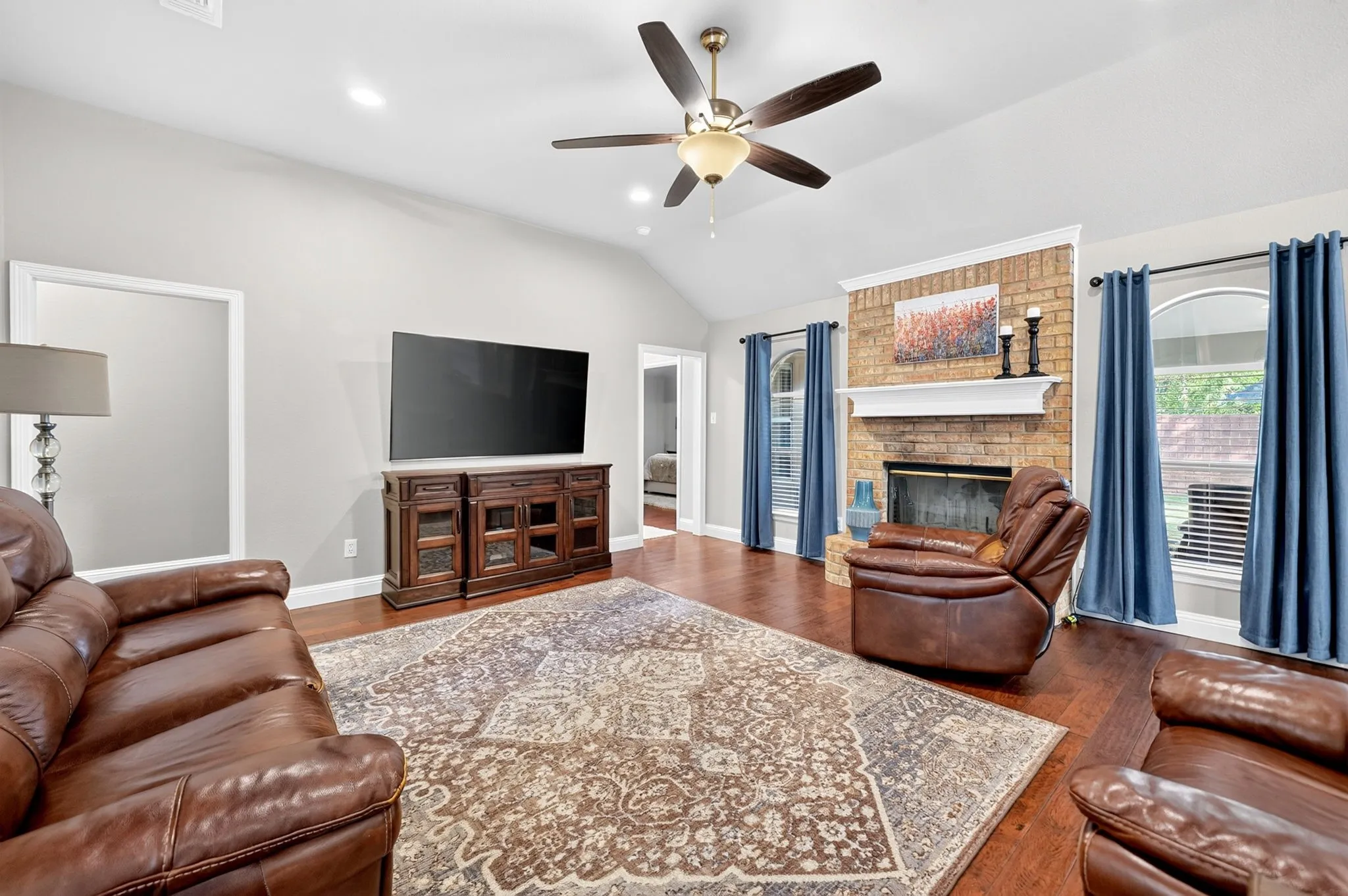 Single Family Residence For Sale in Tarrant County , 3625 Kodiak Court, Fort Worth, Texas 76137, 4 Bedroom, 4 Bathroom, 2 Garage spaces, 2,240 Sqft, built in 1995, mls#21408903, Real Estate Agent in Fort Worth, Homes For Sale in Tarrant county, Homes For Sale in Fort Worth, Realtor in Fort Worth Texas, Real Estate Brokerage Independent Realty Texas, Luminita Cordes Realtor