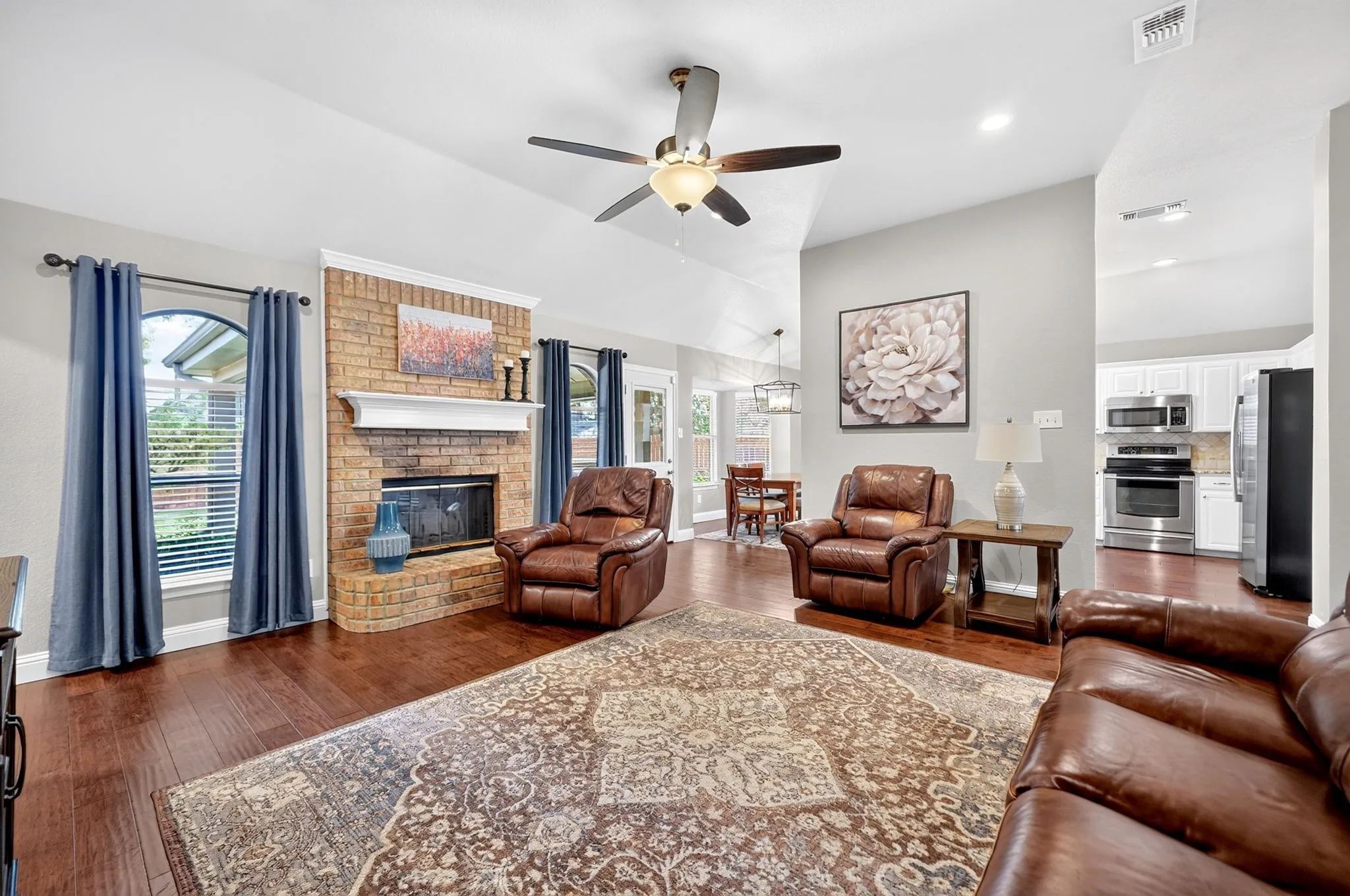 Single Family Residence For Sale in Tarrant County , 3625 Kodiak Court, Fort Worth, Texas 76137, 4 Bedroom, 4 Bathroom, 2 Garage spaces, 2,240 Sqft, built in 1995, mls#21408903, Real Estate Agent in Fort Worth, Homes For Sale in Tarrant county, Homes For Sale in Fort Worth, Realtor in Fort Worth Texas, Real Estate Brokerage Independent Realty Texas, Luminita Cordes Realtor