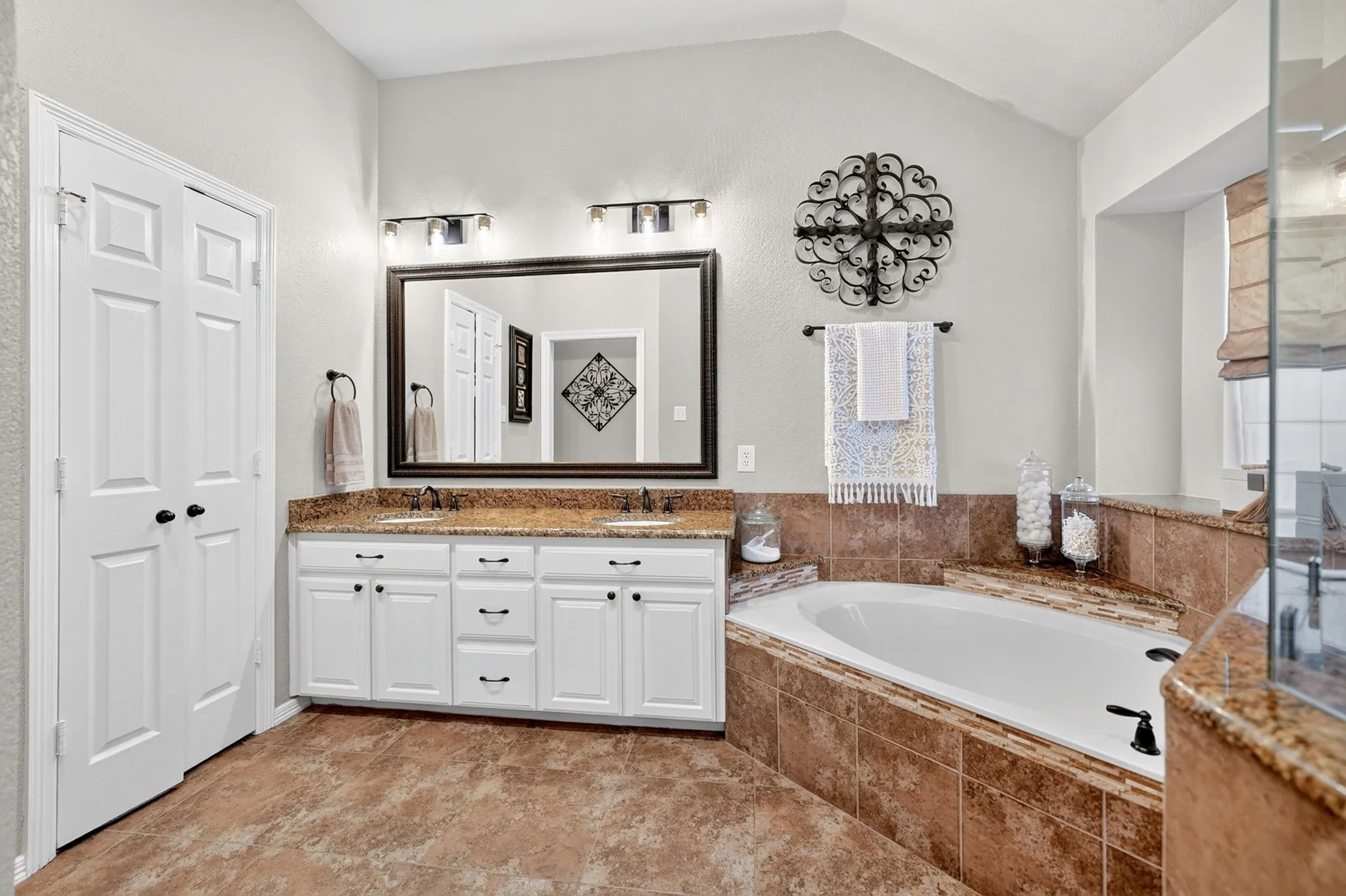 Single Family Residence For Sale in Tarrant County , 3625 Kodiak Court, Fort Worth, Texas 76137, 4 Bedroom, 4 Bathroom, 2 Garage spaces, 2,240 Sqft, built in 1995, mls#21408903, Real Estate Agent in Fort Worth, Homes For Sale in Tarrant county, Homes For Sale in Fort Worth, Realtor in Fort Worth Texas, Real Estate Brokerage Independent Realty Texas, Luminita Cordes Realtor